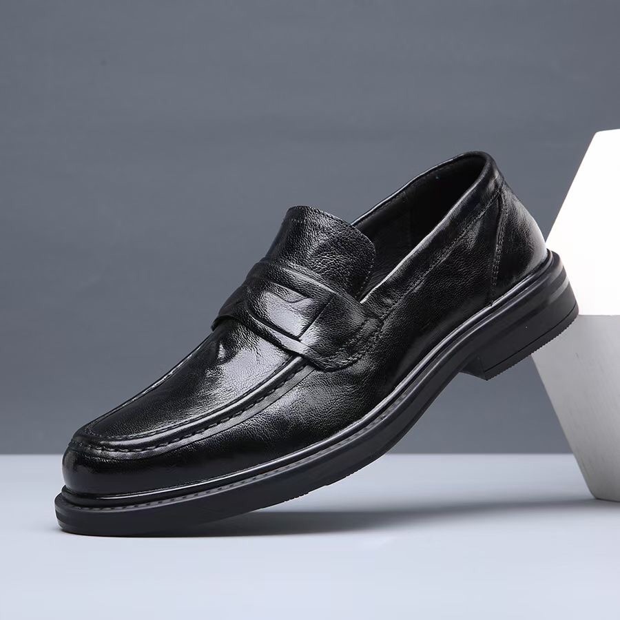 J0 , Prada 普拉达 手工休闲鞋上市、经典系列风格，面料鳄鱼纹头层牛皮，软底橡胶底，真皮内里及垫脚，质量好上脚舒适款