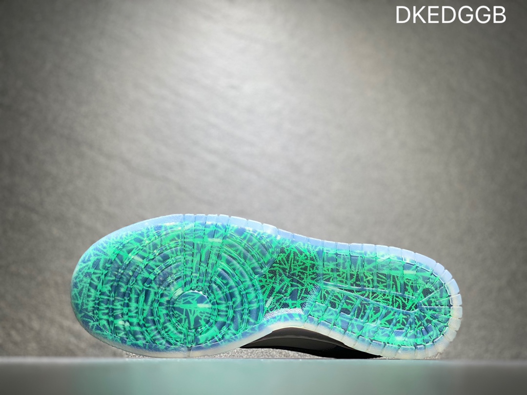 340 耐克/Nk SB Dunk Low 低帮运动休闲板鞋 尺码：36 36.5 37.5 38 38.5 39 40 40.5 41 42 42.5 43 44 44.5 45 46 47.5