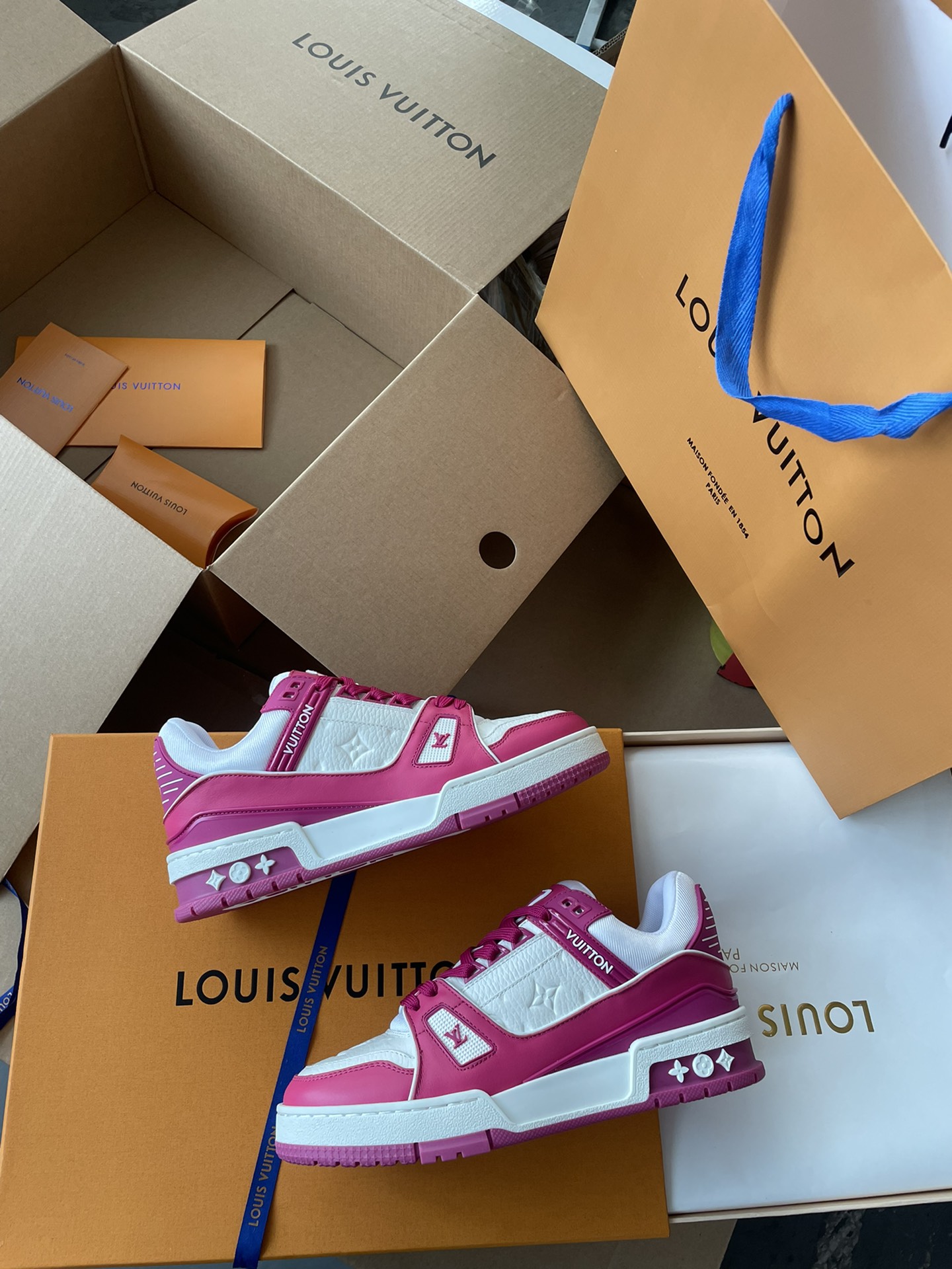Louis Vuitton lv trainer 火龙果色