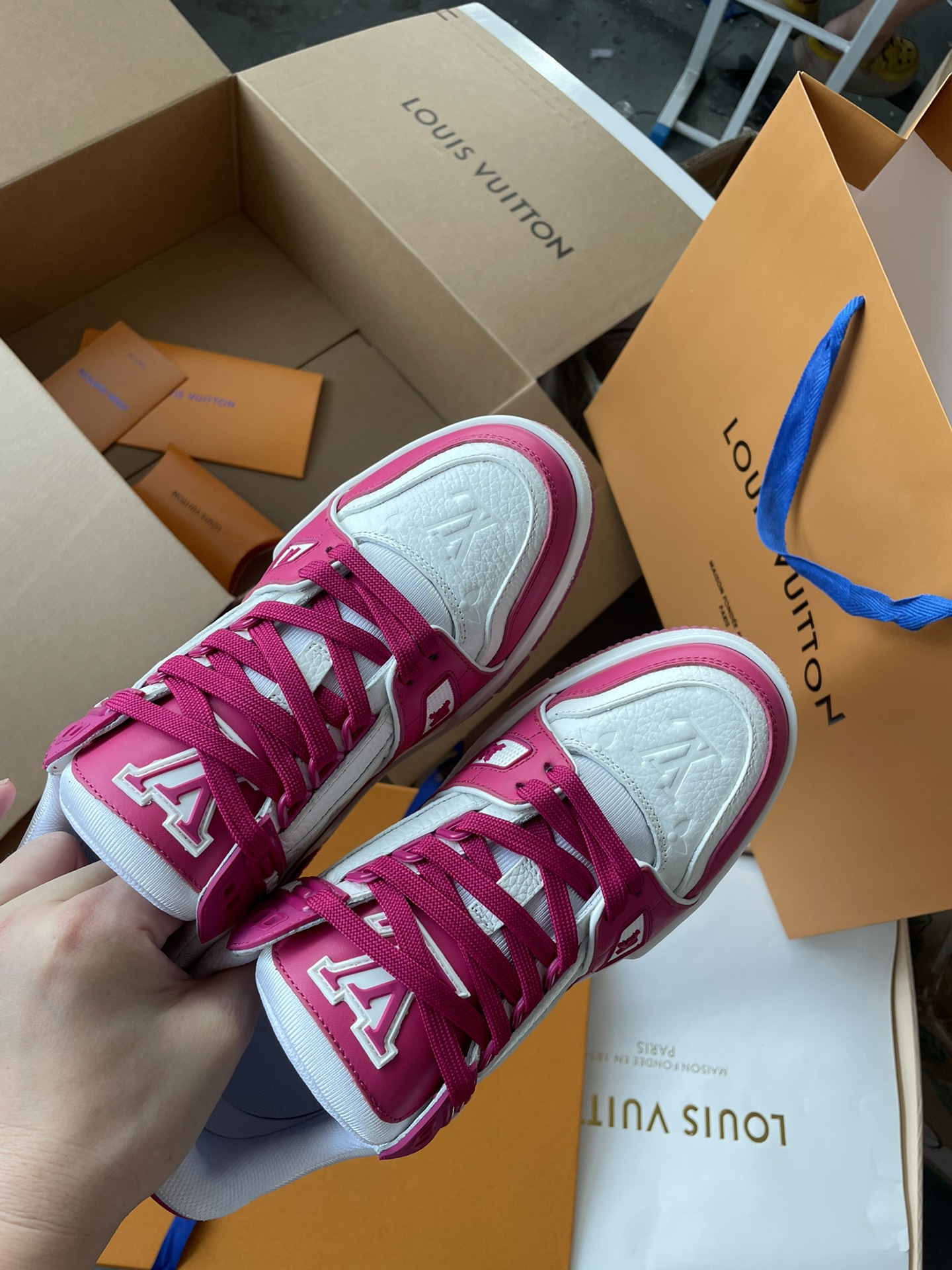 Louis Vuitton lv trainer 火龙果色
