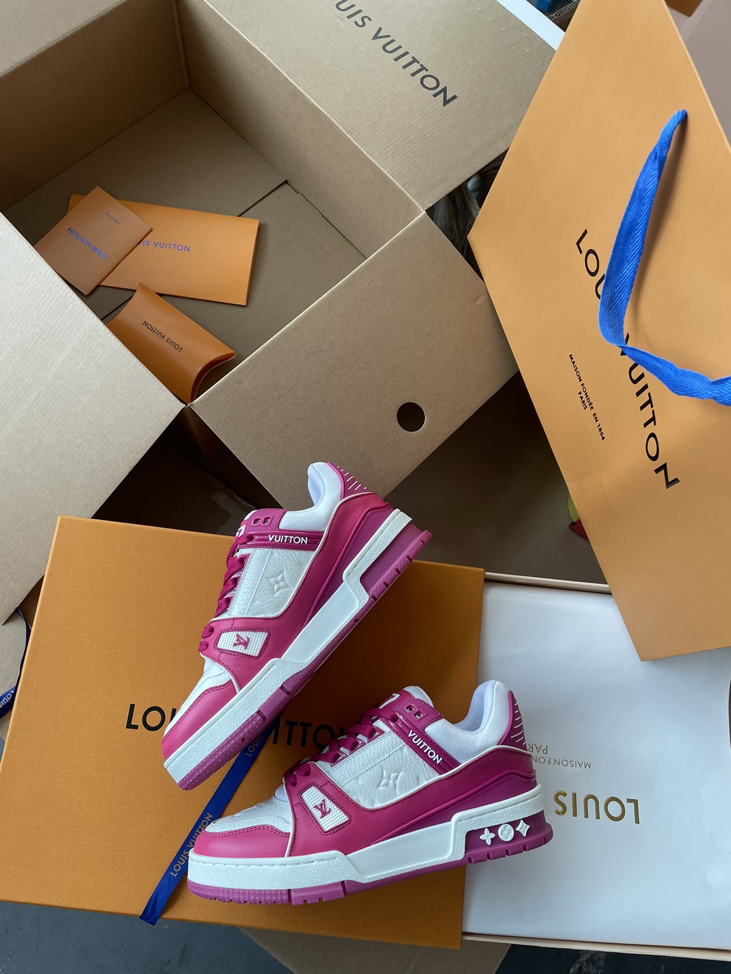 Louis Vuitton lv trainer 火龙果色