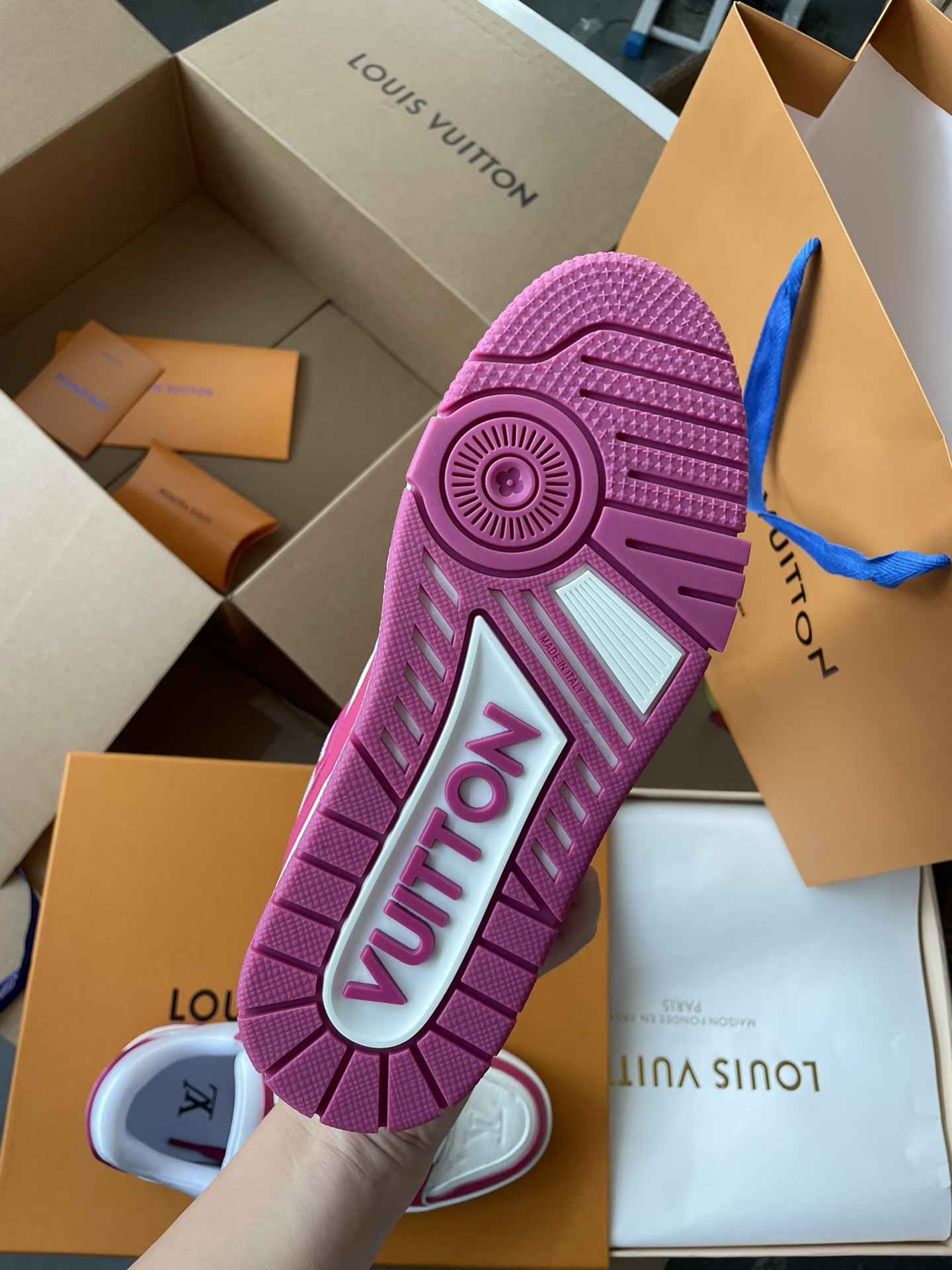 Louis Vuitton lv trainer 火龙果色