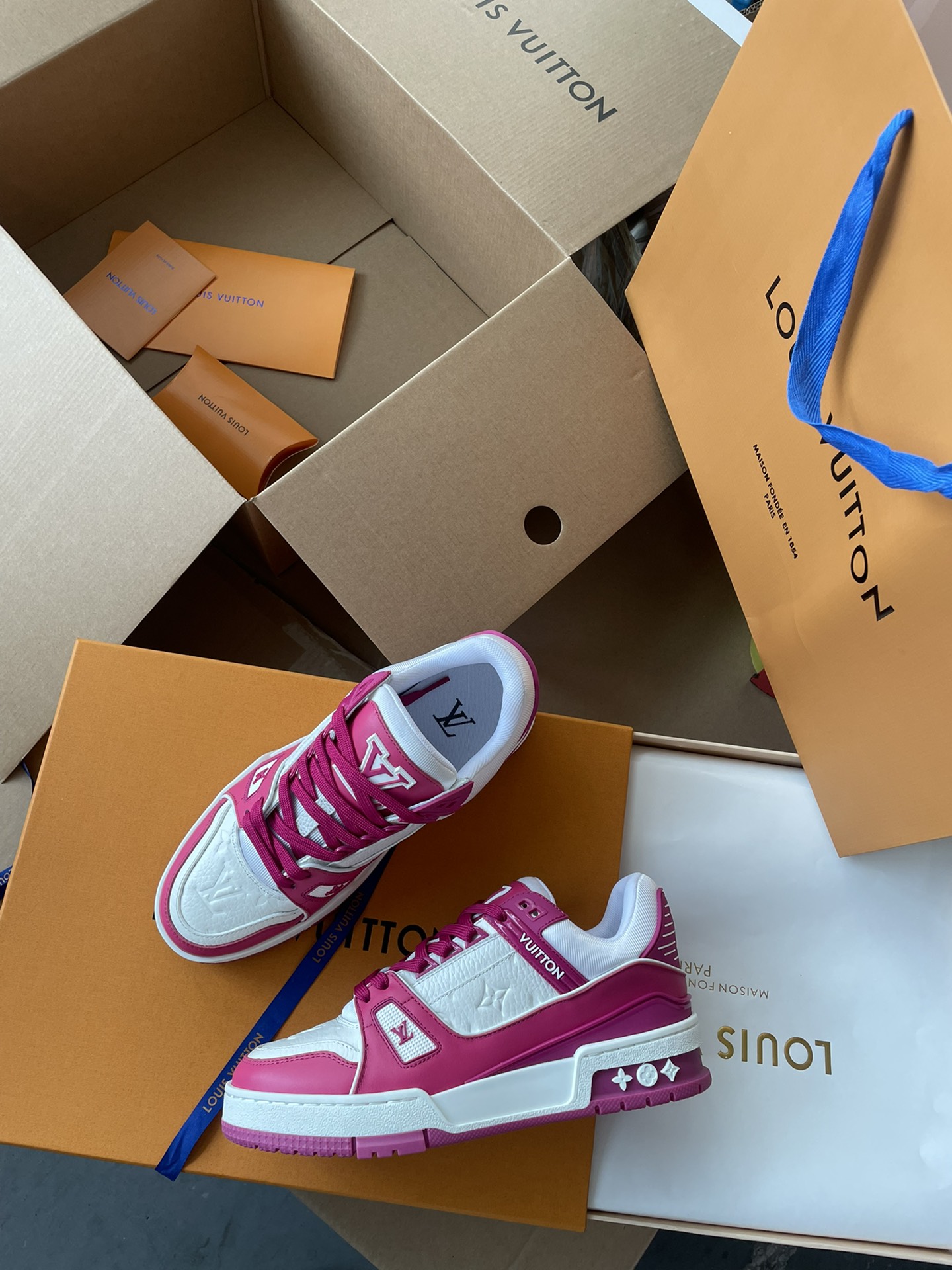 Louis Vuitton lv trainer 火龙果色