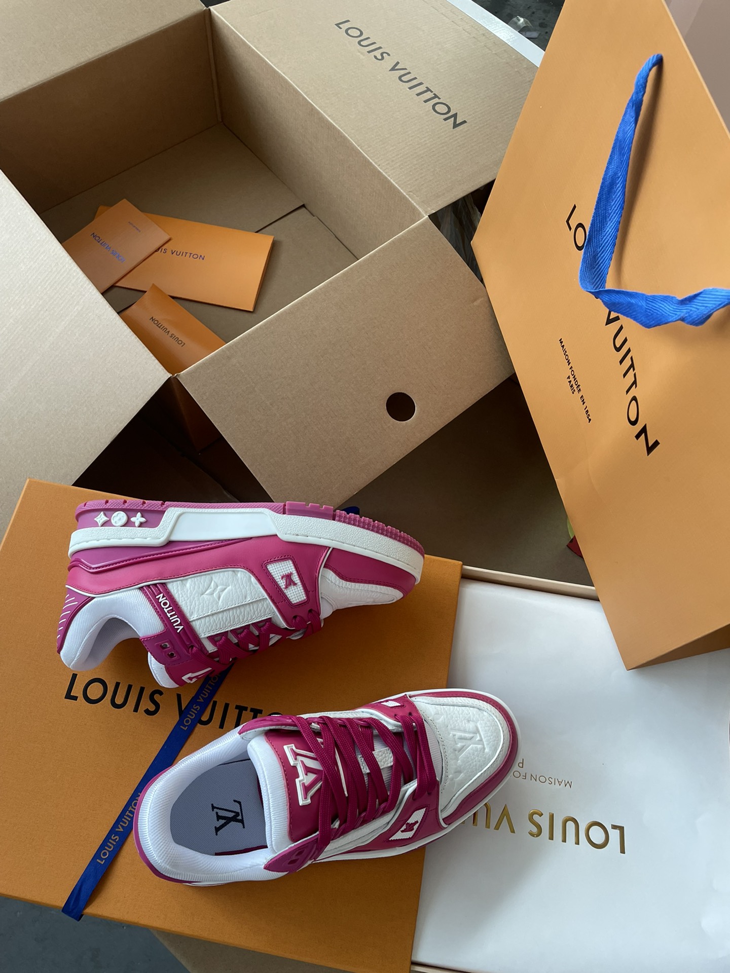 Louis Vuitton lv trainer 火龙果色