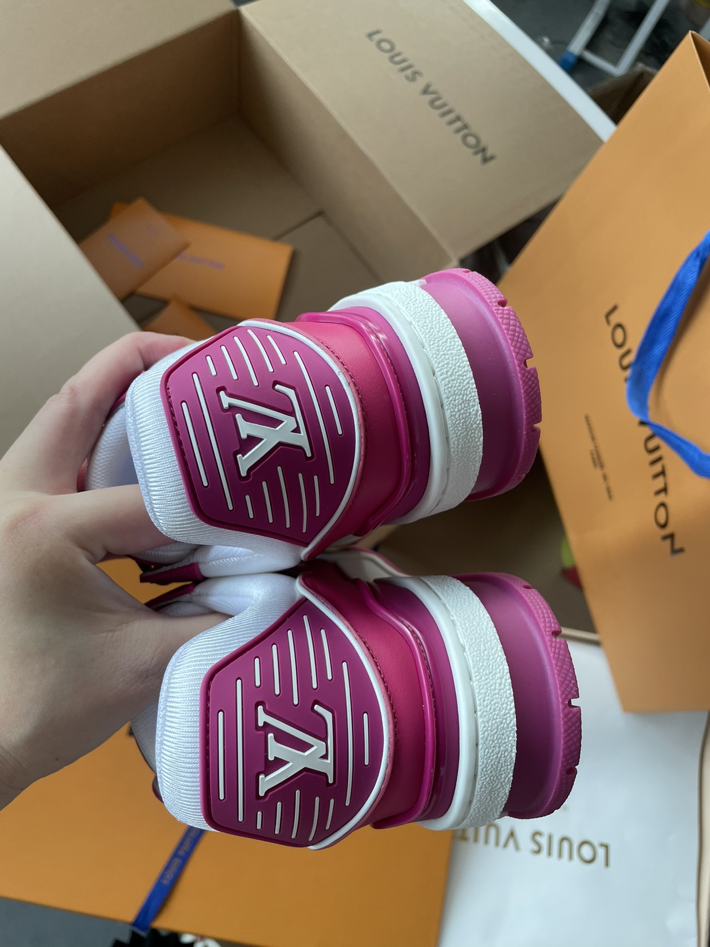 Louis Vuitton lv trainer 火龙果色