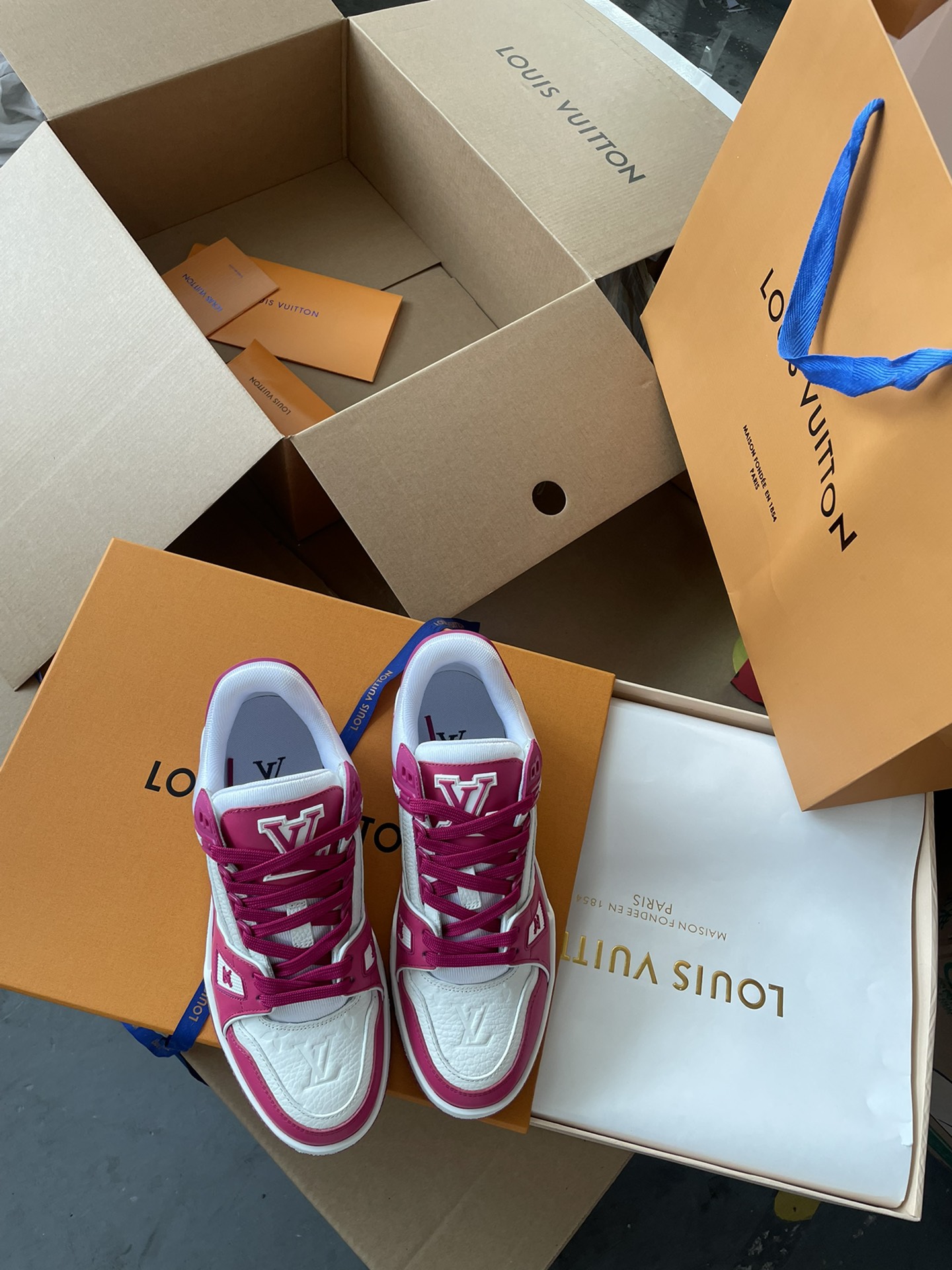Louis Vuitton lv trainer 火龙果色