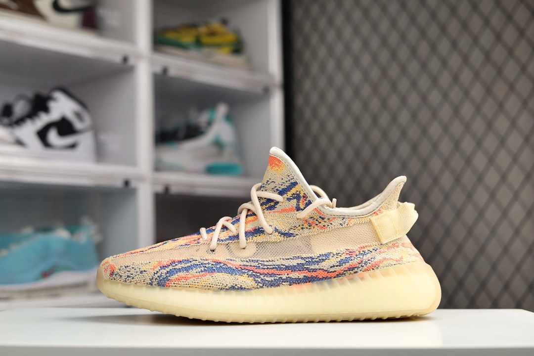 H0 男女鞋真爆材质原纸板原档案原楦头开模打造采用百宏织带及马克线进口Primeknit织法飞织机台针织鞋面材质中底全掌原装巴斯夫Boost爆米花缓震物料全新配色来了,内侧鞋面小改动联乘坎耶·维斯特Kanye West x Yeezy Boost 350 V2″Pure Oat”百搭轻便爆米花中底休闲运动慢跑鞋“斑彩暴龙兽”