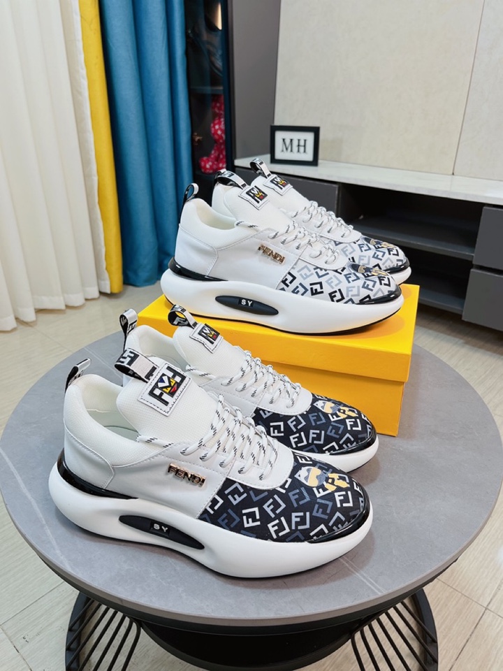 I5  Fendi  芬迪 经典舒适男士，官网真丝布料真皮内里原版超轻橡胶材质粗纹大底 这种独特的轻薄风格适合这个季节的随意而精致的感性，上脚舒适自然 秋冬休闲出行日常款38\/44