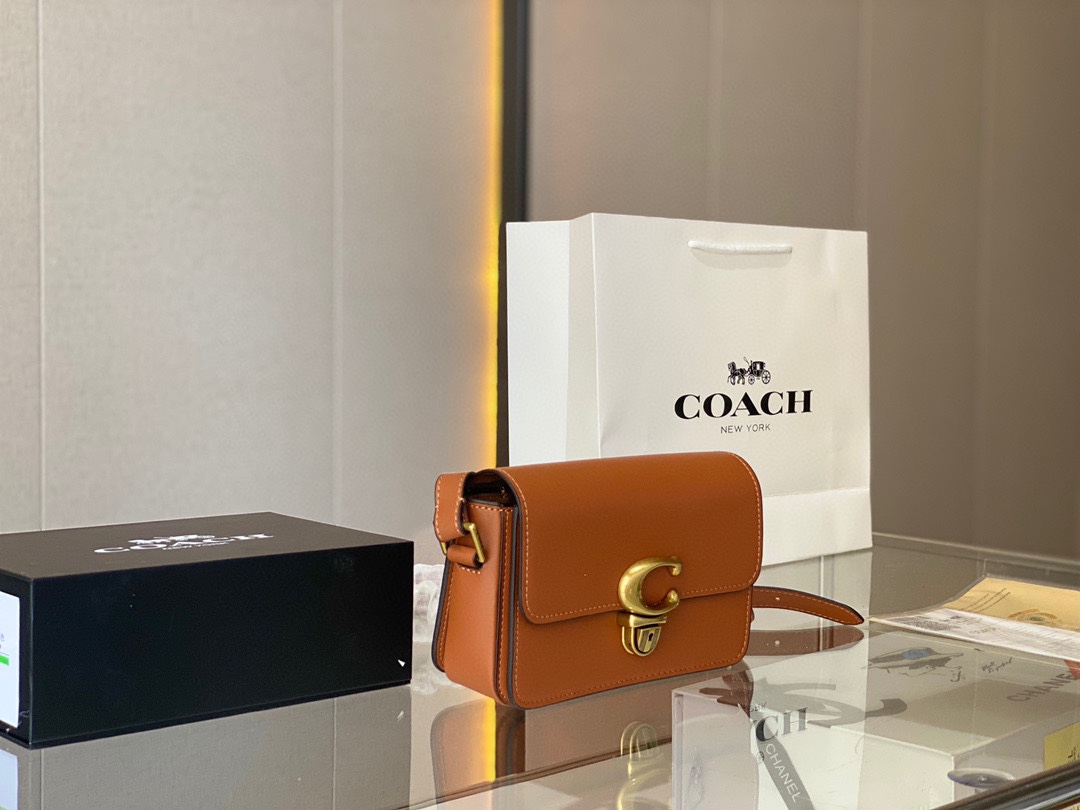 J5 超推荐 COACH STUDIO 19小号 BAG 细腻的光面小牛皮，满满的高级感 折叠礼盒包装 尺寸20 12cm