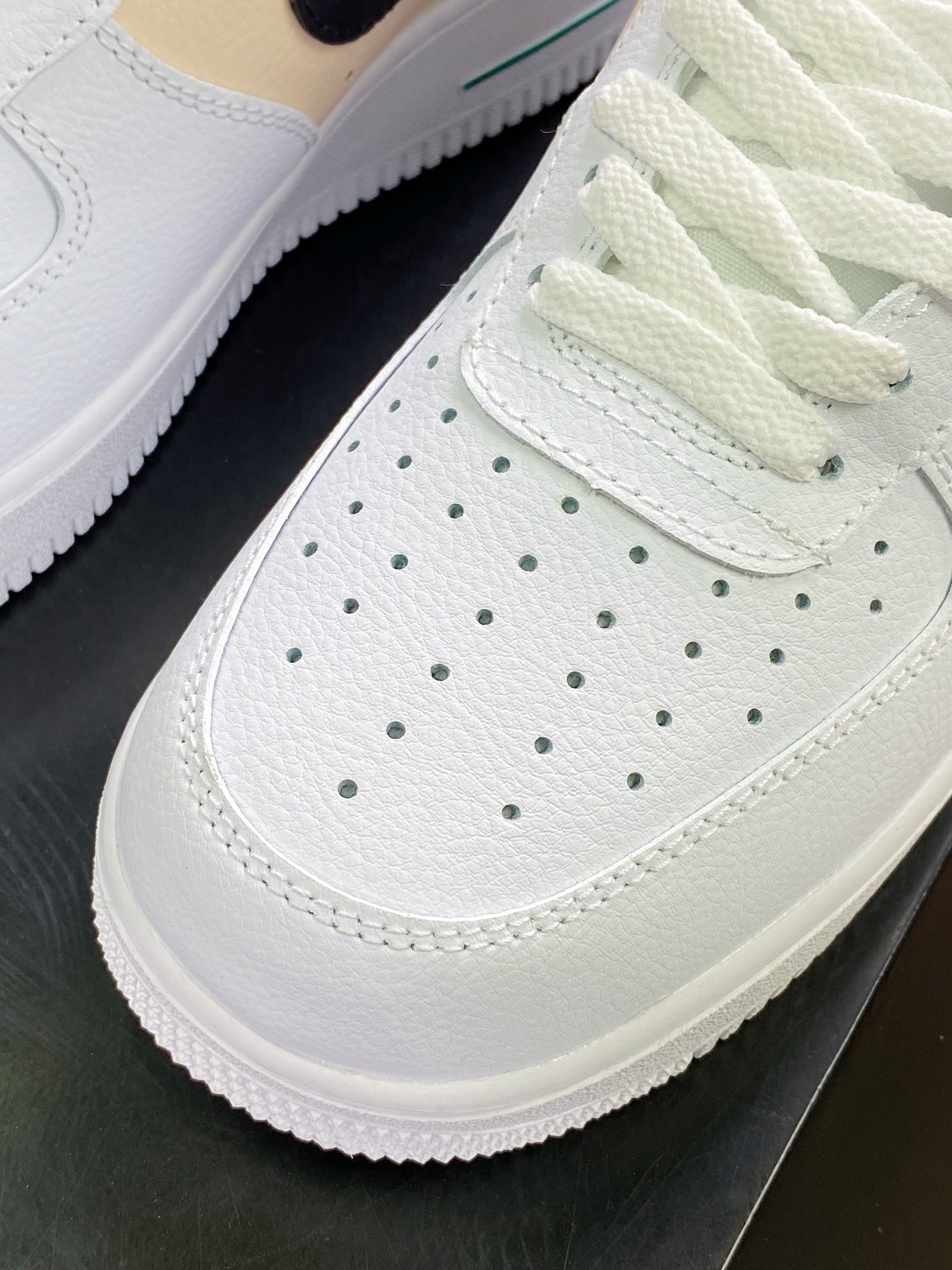 160  Air Force 1'07 LV8 Low”White Malachite”空军一号低帮经典百搭休闲运动板鞋“拼色黑米绿黑鸳鸯钩”DM0109-100