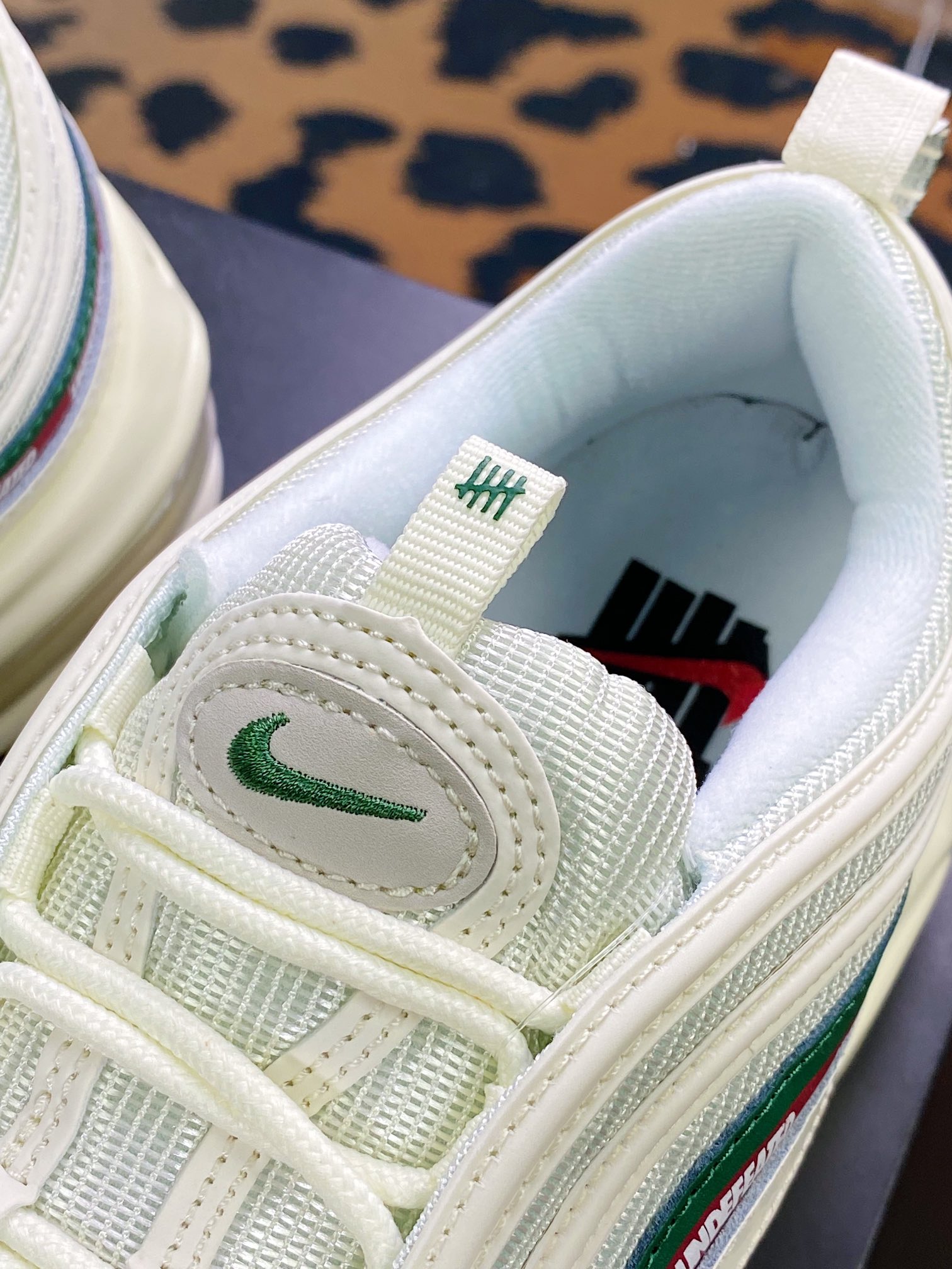 240 Undefeated x Nike Air Max 97”UNDFTD”复古气垫百搭休闲运动慢跑鞋“白浅黄淡蓝”AJ1986-100
