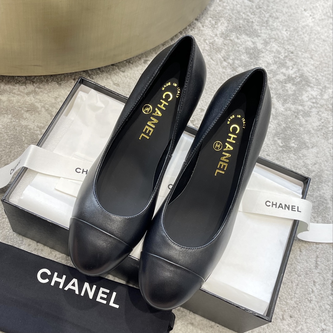 CHANEL Mary Jane сандалии подиумная модель подкладка из овечьей кожи подошва из натуральной итальянской кожи подчеркивает белизну и добавляет элегантности