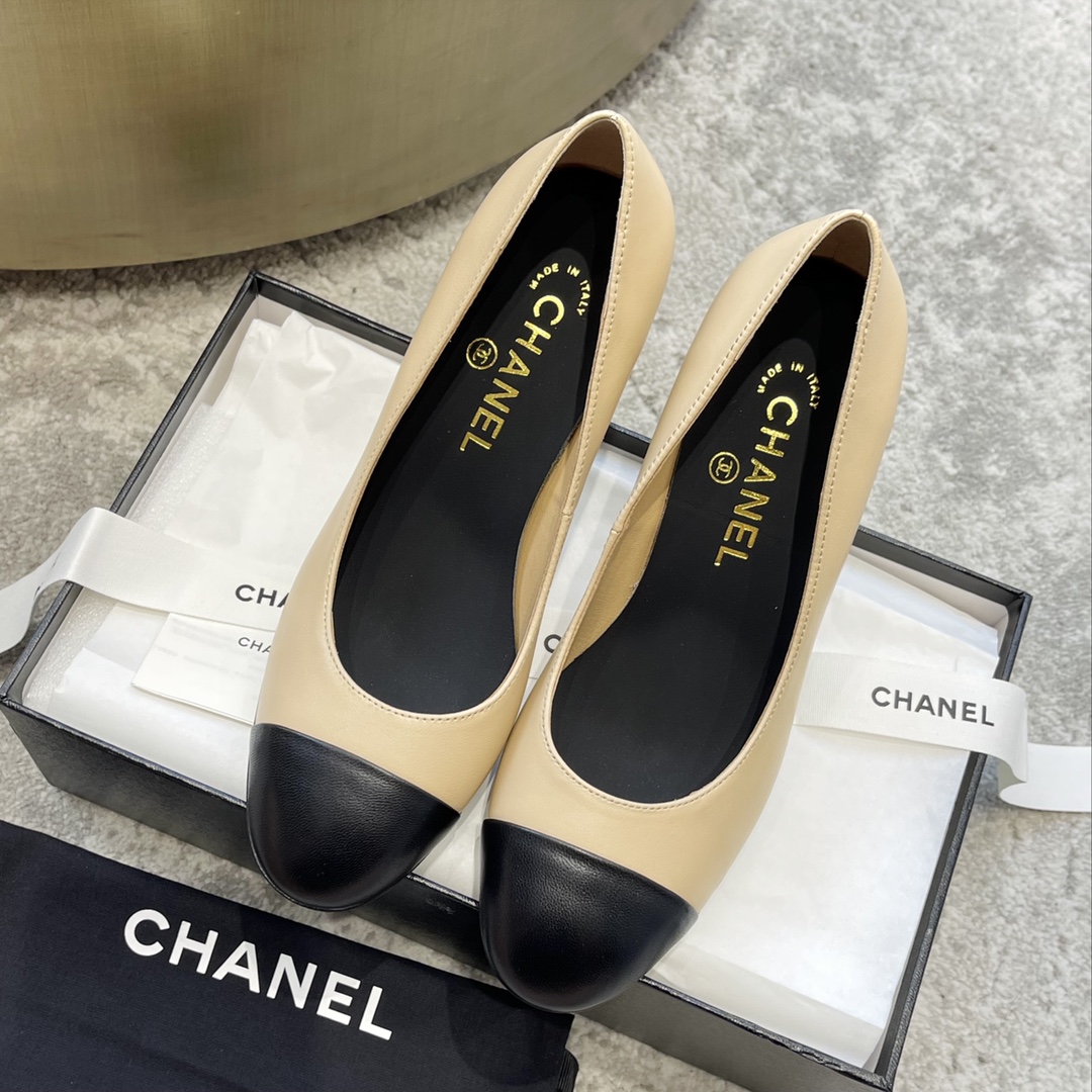 CHANEL Mary Jane сандалии подиумная модель подкладка из овечьей кожи подошва из натуральной итальянской кожи подчеркивает белизну кожи и добавляет элегантности