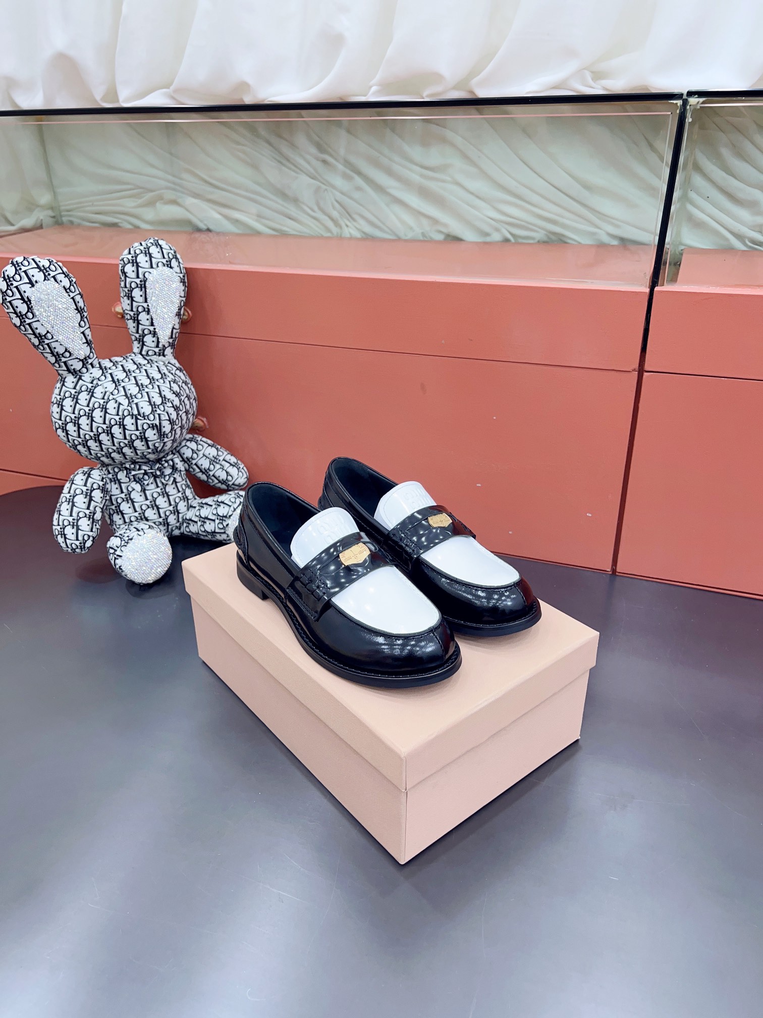 Precio de fábrica🍁🍁𝙈𝙞𝙪𝙢𝙞𝙪✅𝟐𝟎𝟐𝟐𝙨𝙨 𝐧𝐞𝐰💯 Zapatos Miumiu Lucky Coin ✅Mocasines miumiu nuevos co…