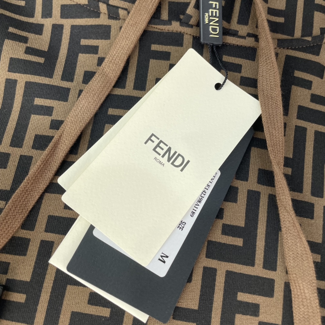 300 FENDI 芬迪 22FW 满印LOGO连帽卫衣