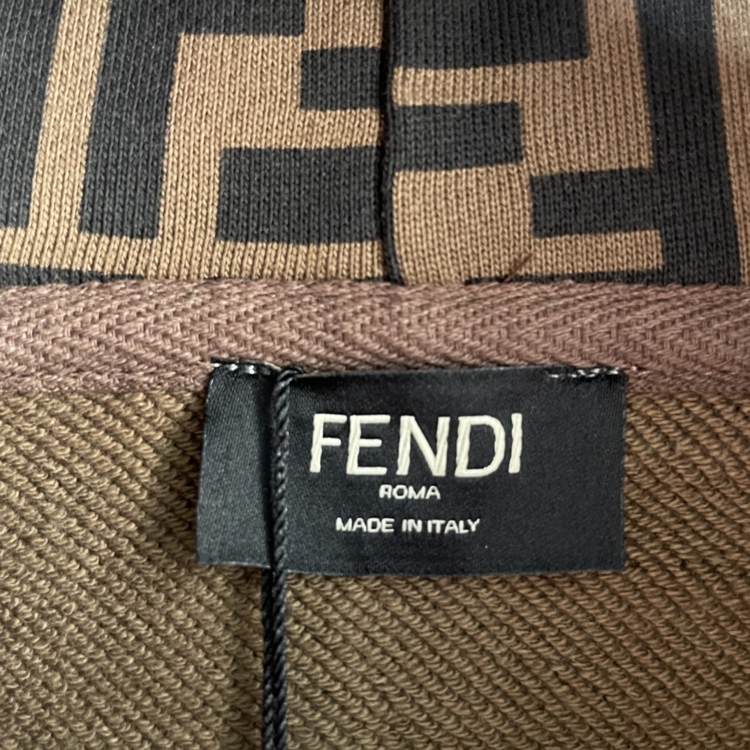 300 FENDI 芬迪 22FW 满印LOGO连帽卫衣