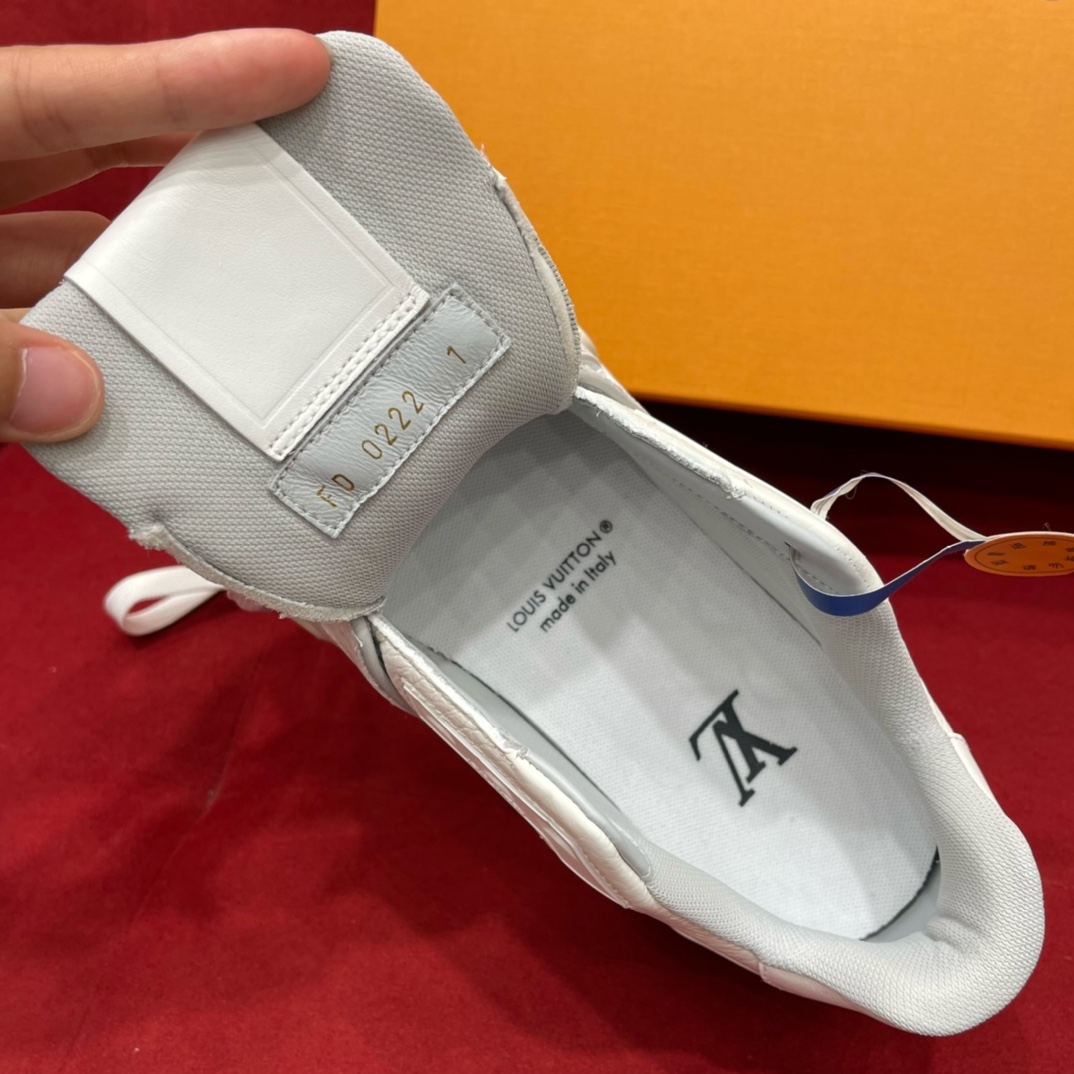 Louis Vuitton 驴牌＃ Trainer白水泥 一年四季_百搭鞋王 配色干净上脚又舒服～完美驾驭各种风格还可以增高 它压根没有缺点～ 白色荔枝纹牛皮 独家开模的大底 35-40码