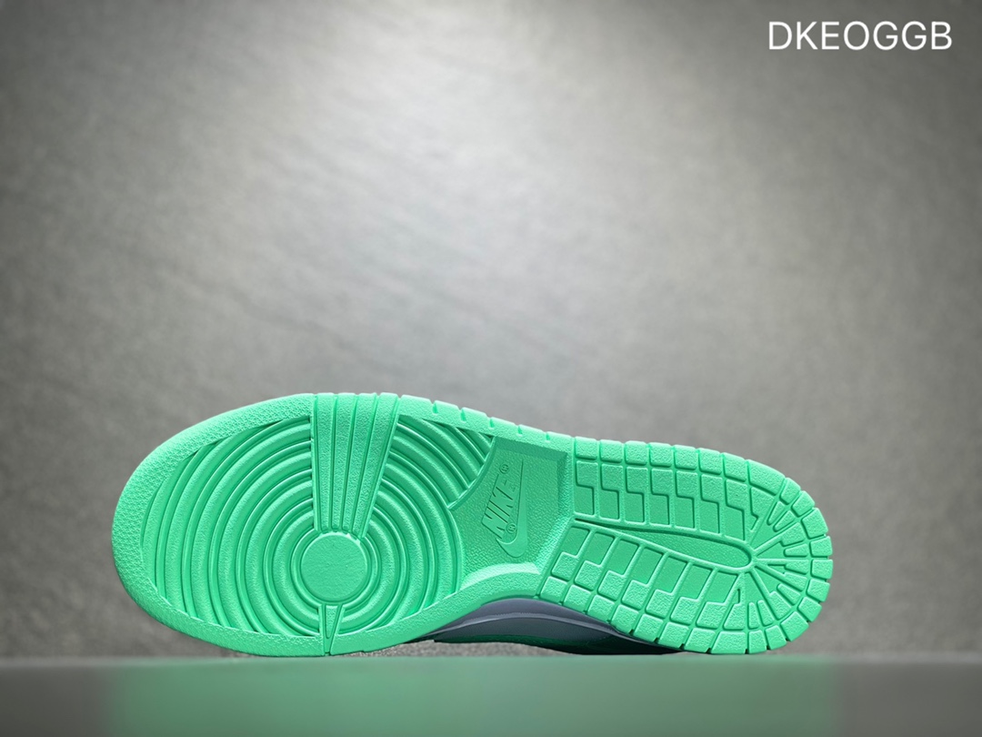 300 NIKE Dunk SB Low 低帮休闲板鞋  DD1503-105