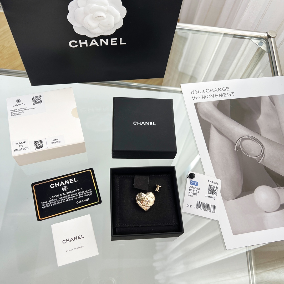 新款☑️CHANEL香奈儿金色双c桃心胸针