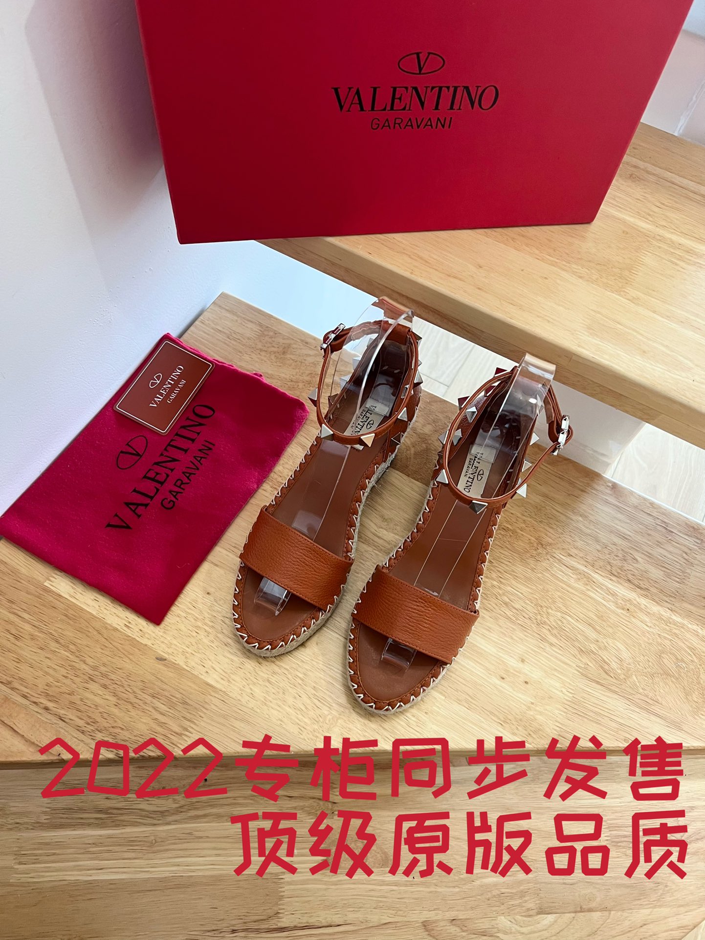 NO:246740,Valentino Garavani lychee cowhide lace-weed sandals - metal effect processed rivet decoration - special color-blocked hemp rope wrapped wedge - adjustable calfskin lace-weed waterproofing platform - Made in Italy -35-41, fisherman's shoes, valentino, sandals, espadrilles, cowhide19860909Valentino Garavani 荔枝牛皮系带坡跟凉鞋 - 金属效果工艺处理铆钉装饰 - 特殊拼色麻绳包裹坡跟 - 可调节小牛皮系带 - 坡跟防水台 - 意大利制造 -35-41,渔夫鞋,valentino,sandals,espadrilles,cowhide,Women's Shoes