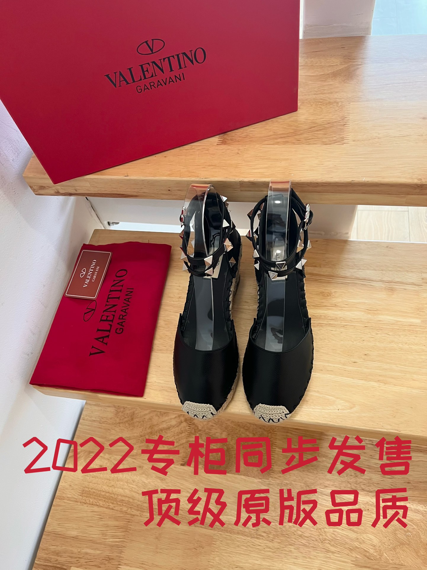 NO:246718,Valentino Garavani lychee cowhide lace-weed sandals - metal effect processed rivet decoration - special color-blocked hemp rope wrapped wedge - adjustable calfskin lace-weed waterproofing platform - Made in Italy -35-41, fisherman's shoes, valentino, sandals, espadrilles, cowhide19860909Valentino Garavani 荔枝牛皮系带坡跟凉鞋 - 金属效果工艺处理铆钉装饰 - 特殊拼色麻绳包裹坡跟 - 可调节小牛皮系带 - 坡跟防水台 - 意大利制造 -35-41,渔夫鞋,valentino,sandals,espadrilles,cowhide,Women's Shoes