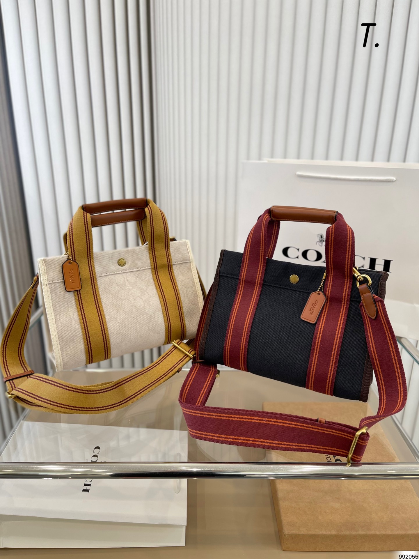 J0 配盒 coach Coach 蔻驰 托特包 高级质感 整体方正利落 具有时尚和标志性 时髦精必备神器 出街回头率爆表 潮酷女孩必入 尺寸：27 19