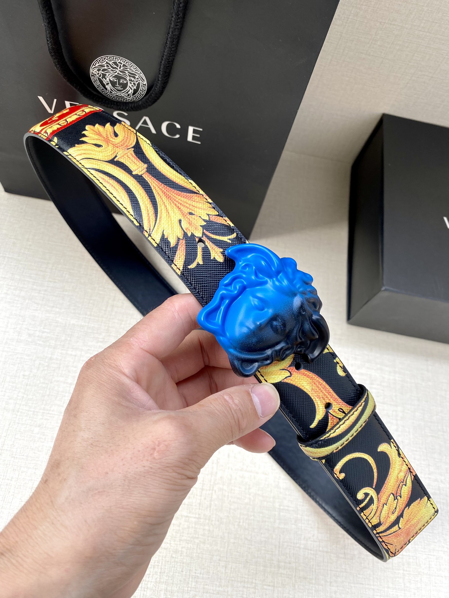 配全套包装礼盒宽度4.0cm范思哲此