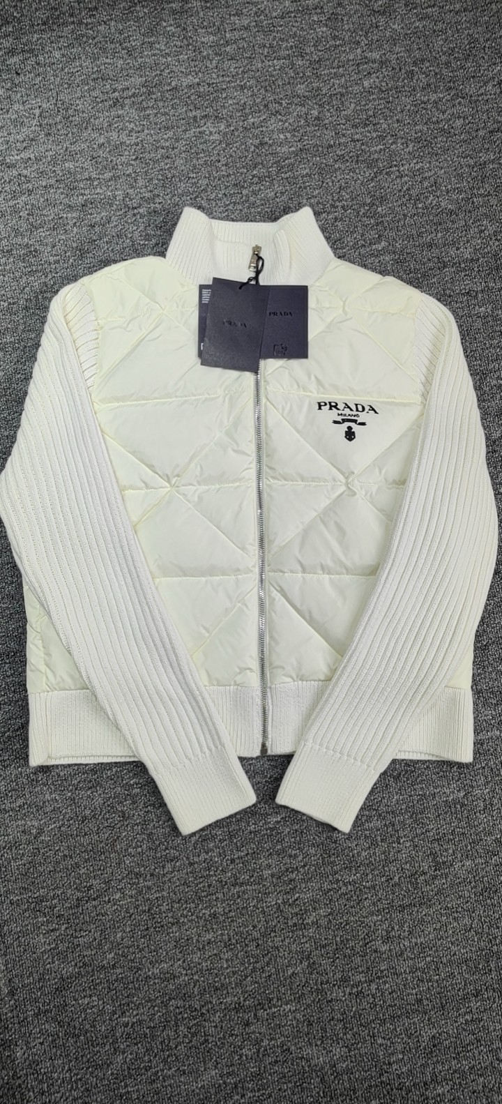 🇫🇷 PRA＊A tiene nuevas chaquetas de punto de otoño e invierno👇👇👇 Chaqueta corta tipo cárdigan de lana de punto empa…