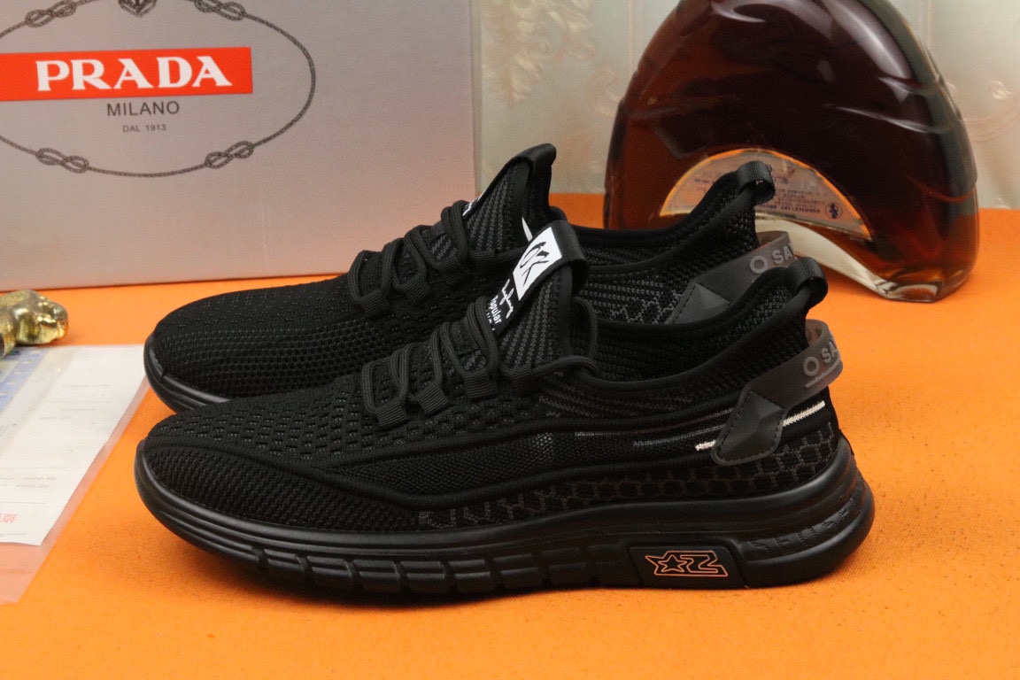 I0 爆单款PRADA普拉达 香港专柜休闲鞋，专柜品质，优质做工，鞋面采用进口透气飞织弹力布面料，舒适透气内里，原板橡胶大底 ，休闲时尚，高端品质，