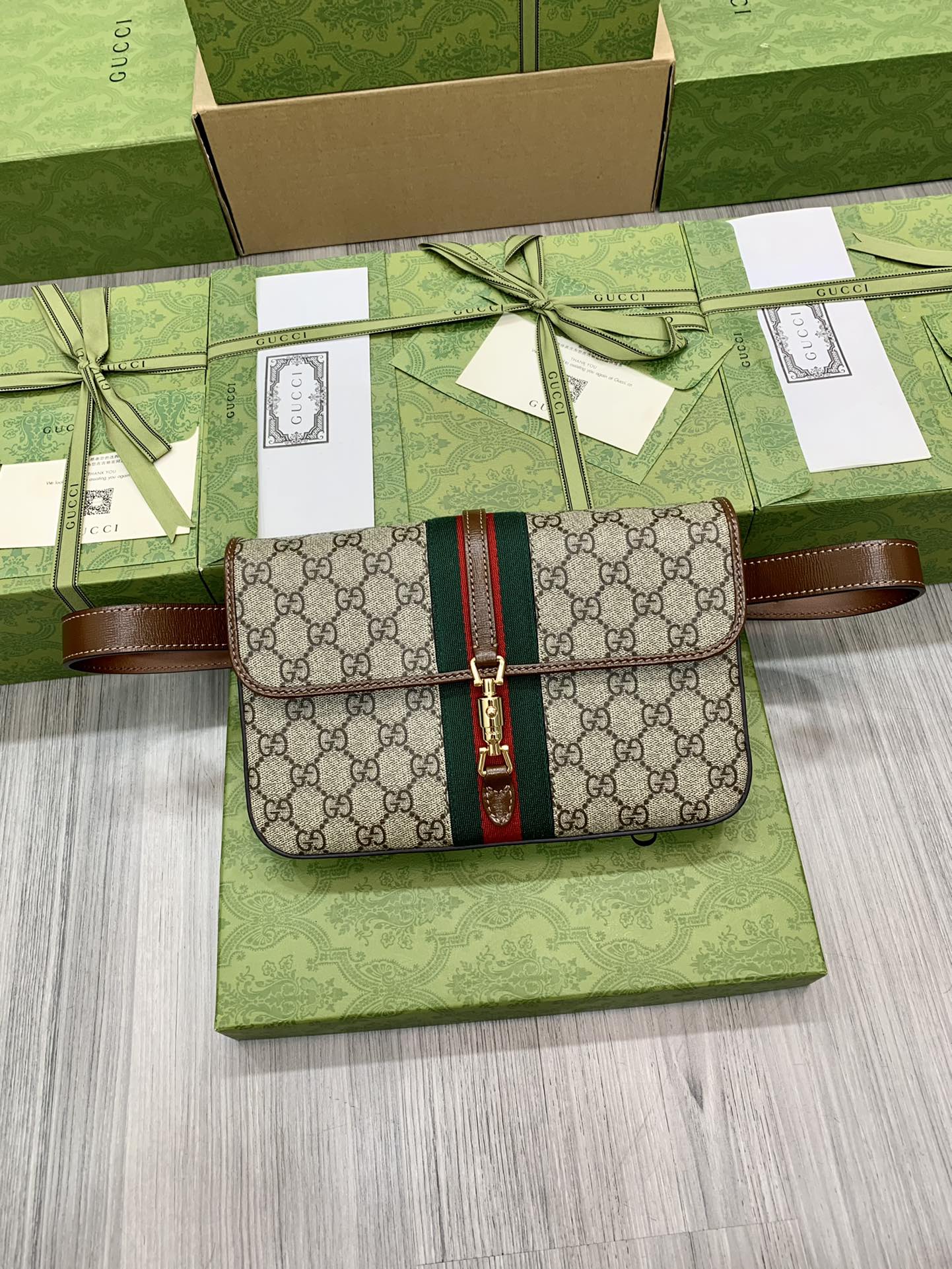 GUCCI Jackie 1961 GG Supreme канвас с красно-зелёной лентой, поясная сумка