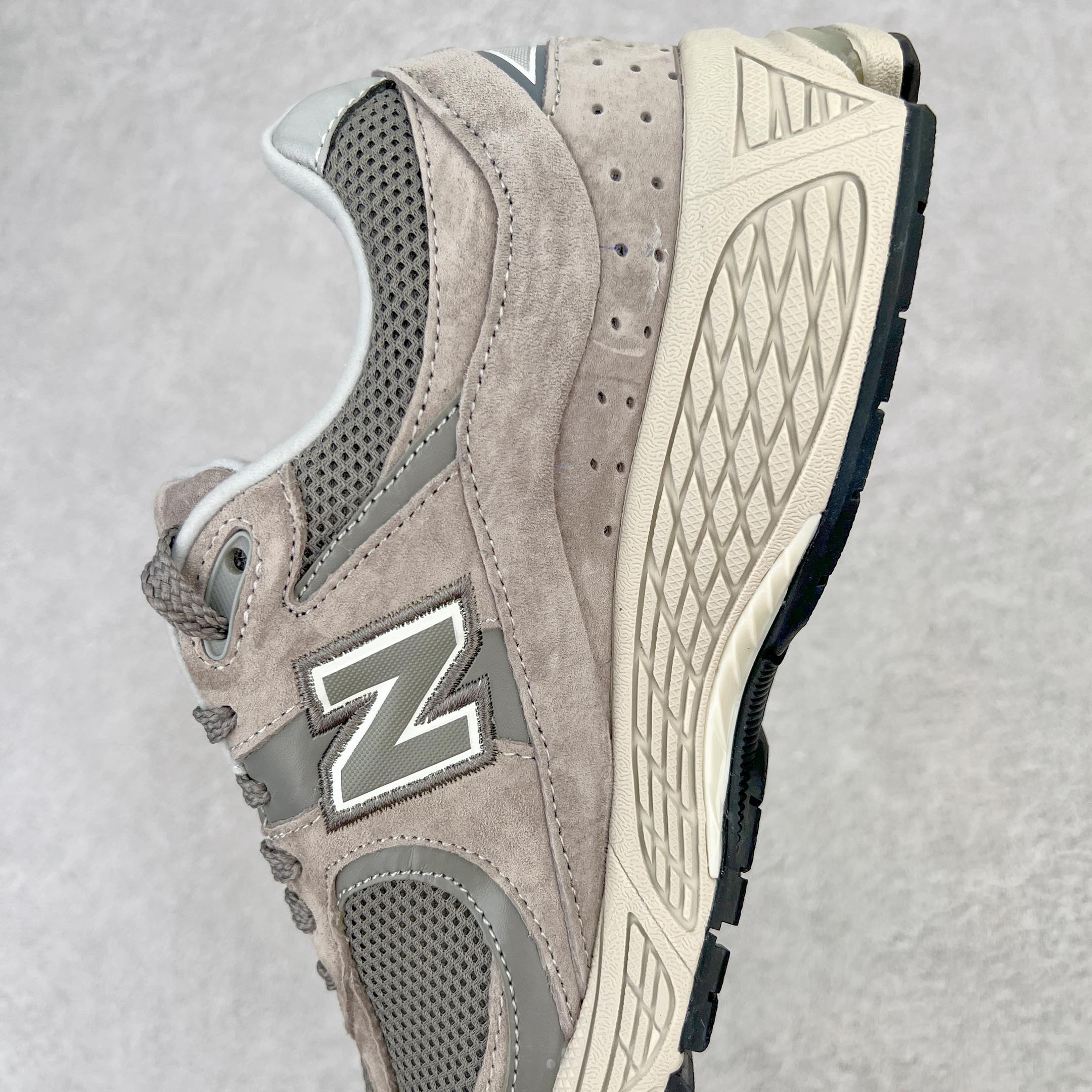 图片[7]-💰240 ＃M纯原 新百伦NB New Balance ML2002RC 元祖灰 全套原楦原纸板原厂数据开发 原厂网纱 原装进口翻毛皮料正确绒感卡色 正确中底拉帮中底网布细节 一比一手工擦旧效果 冲裁组合 匠心打造 耗时两个月开发完成 工艺极其复杂难度可想而知 新开独立私模大底 全网唯一正确做旧组合大底 高端零售专供产物 尺码：36 37 37.5 38 38.5 39.5 40 40.5 41.5 42 42.5 43 44 44.5 45 45.5 46.5 47 编码：by3936010-运动鞋