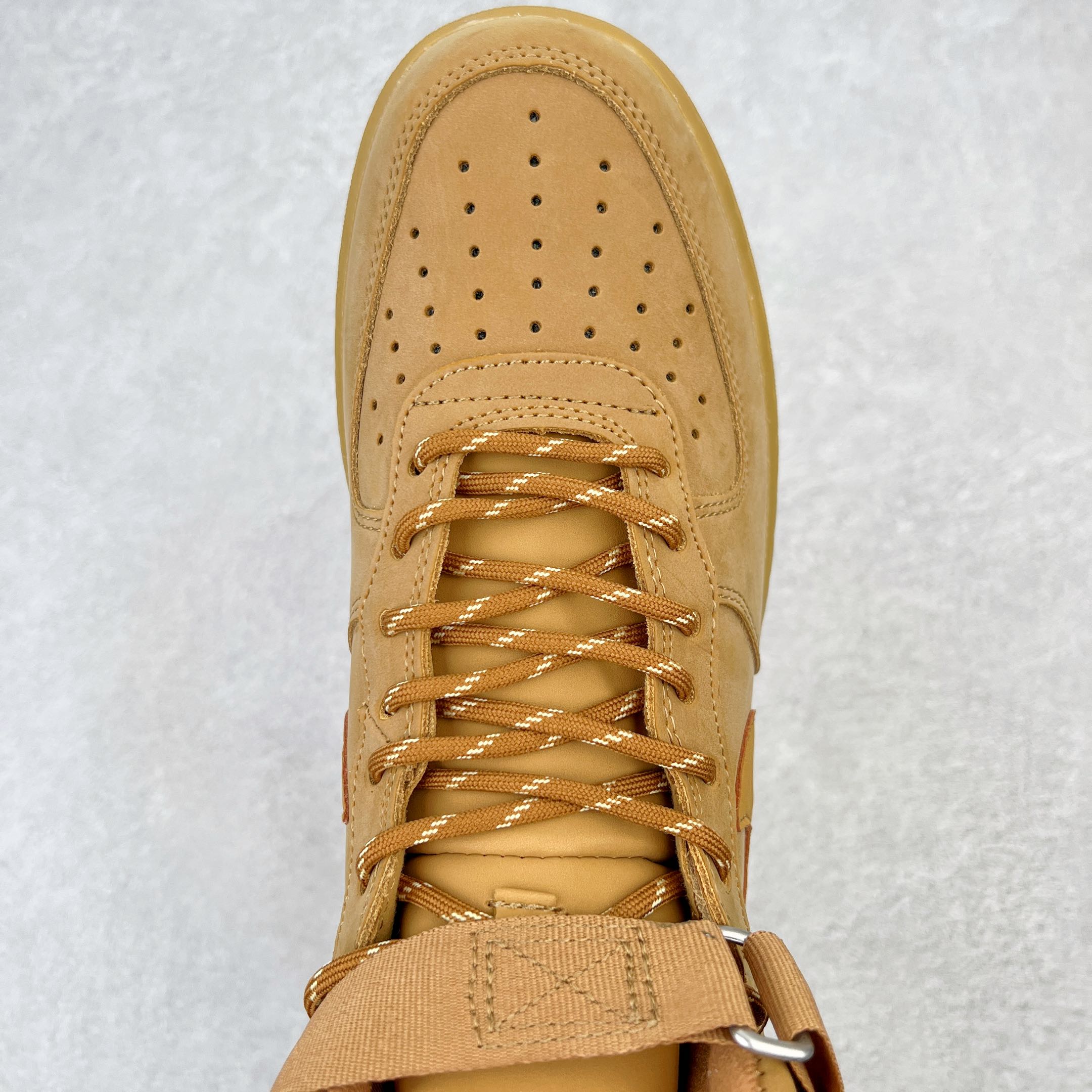 图片[4]-💰160 ＃TG版福利特价️‼NK Air Force 1 High 07 LV8\”Wheat / Flax\”小麦空军一号高帮 CJ9178-200 今年继续推出小麦色AF1 以高帮款与低帮款的方式呈现 小麦色牛巴革打造鞋面 生胶鞋底与鞋面风格协调一致 搭配同色系尼龙鞋带 侧身皮质Swoosh Logo进一步体现两双鞋的独特魅力 尺码：36 36.5 37.5 38 38.5 39 40 40.5 41 42 42.5 43 44 44.5 45 编码：by2936030-运动鞋