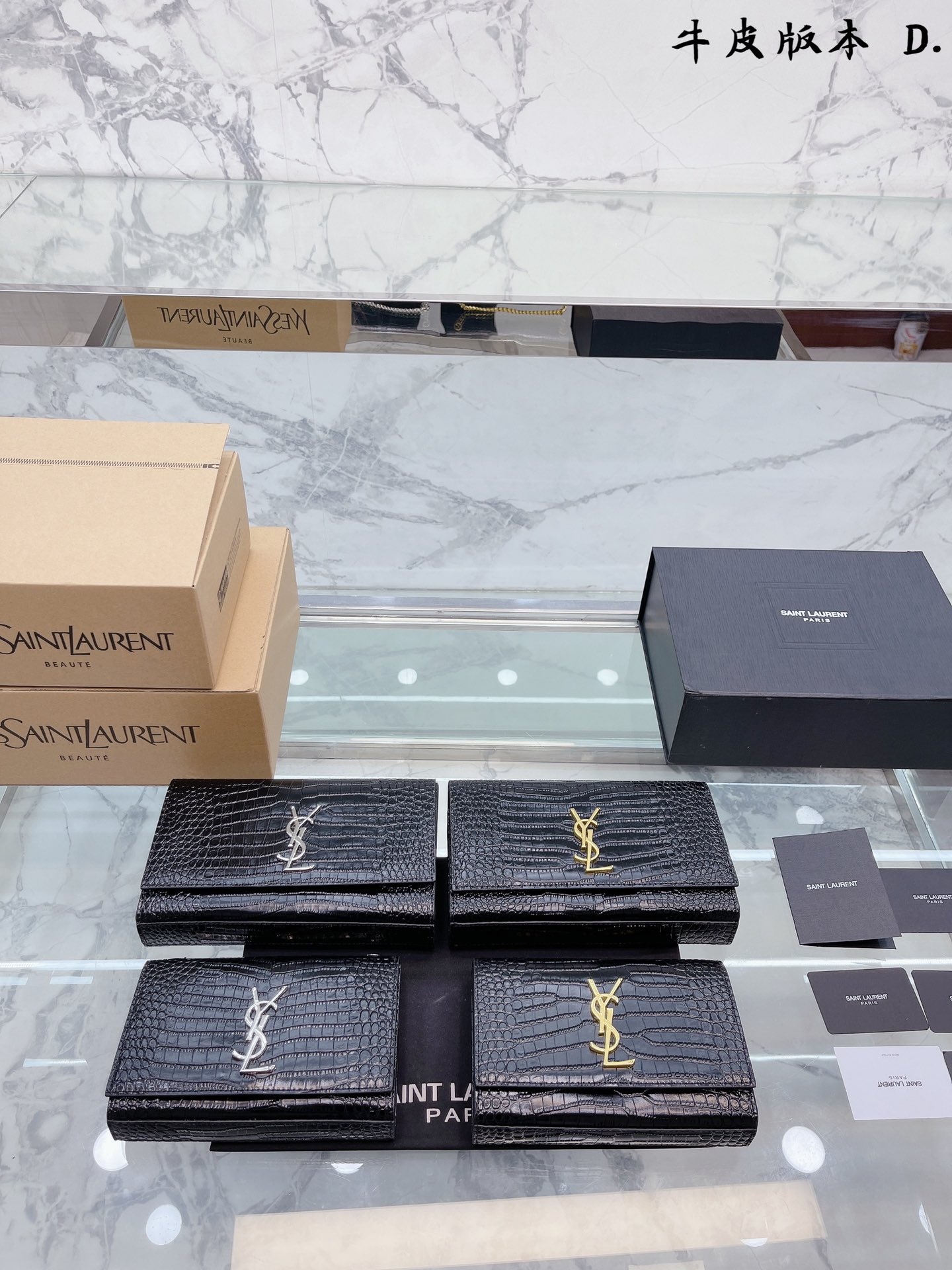 牛皮版本 ｜ 折叠礼盒包装 飞机盒 圣罗兰牛皮王子文同款 Woc 链条包 Saint Laurent 圣罗兰 YSL  专柜最新同步款，来自最新一季的绝妙设计，经典的monogram logo点缀，超大容量， 五金更是特别，工序非常复杂，给你们不一样的视觉效果尺寸：24 14cm 小号20 13cm