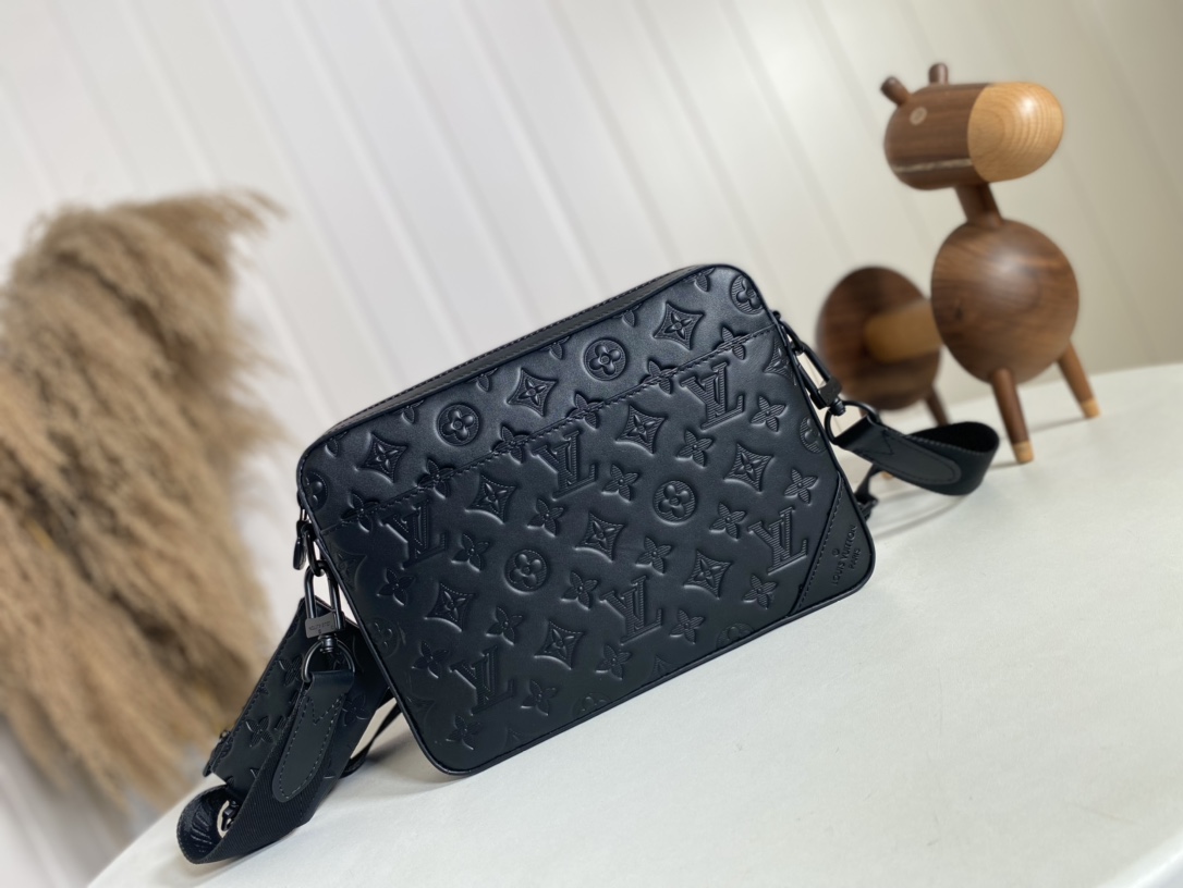Louis Vuitton Messenger Bags M69827