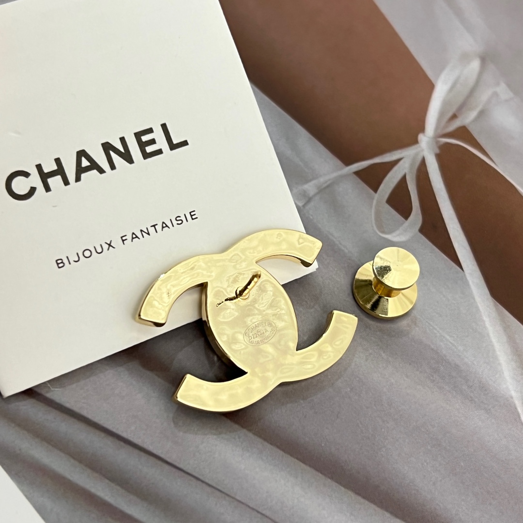 新款☑️CHANEL香奈儿金色双c胸针