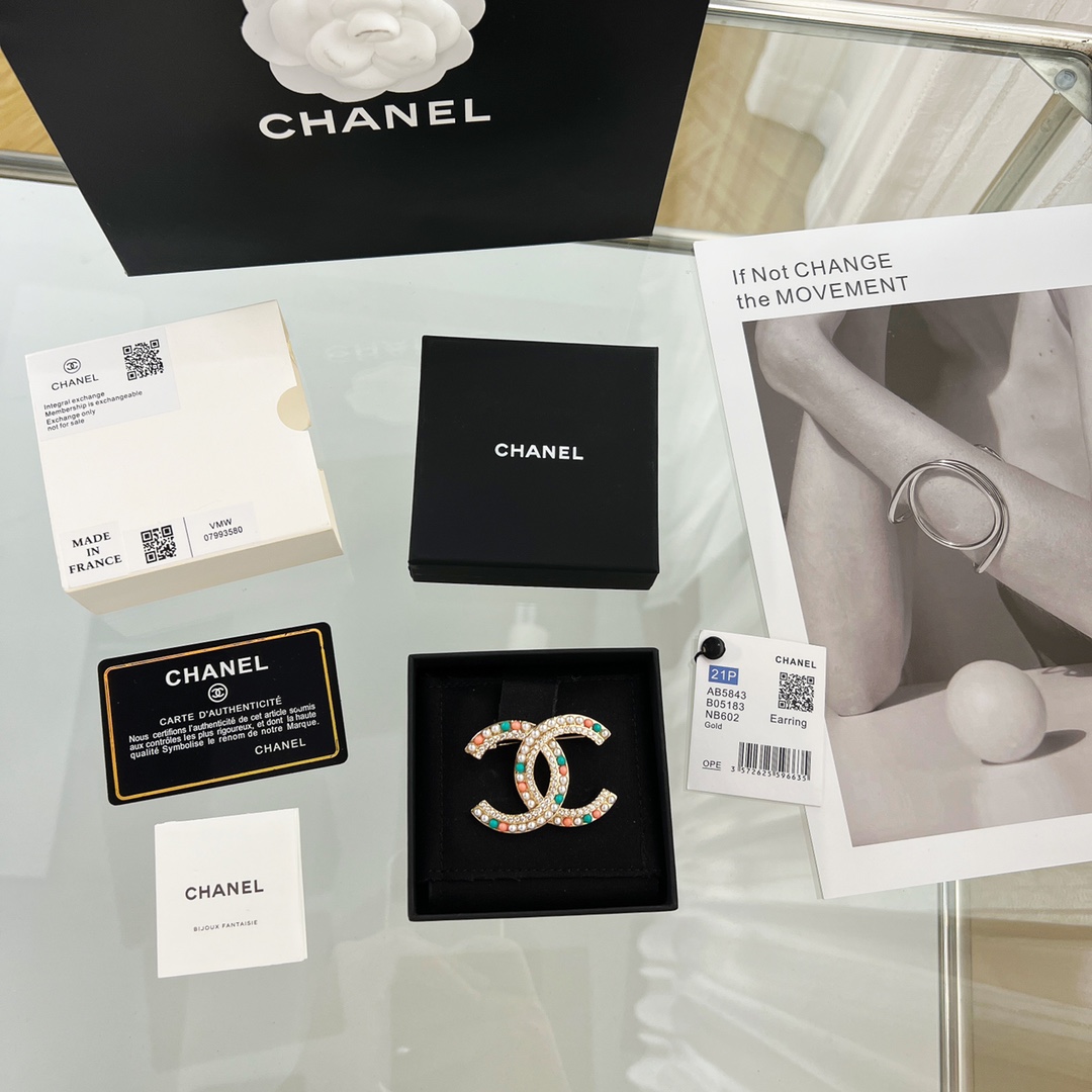 新款☑️CHANEL香奈儿双c彩色珍珠胸针