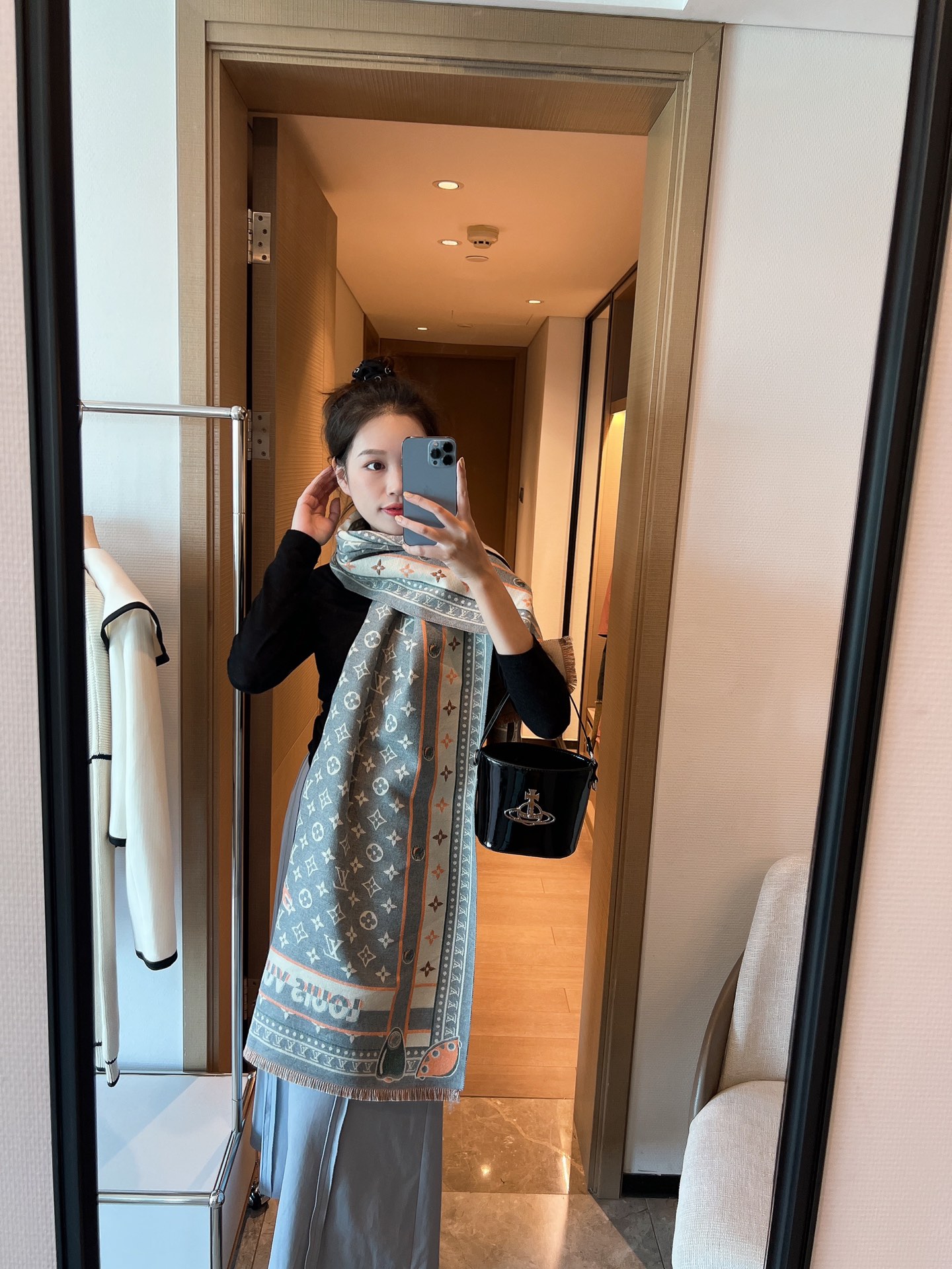 NO:541732,Louis Vuitton (LV Louis Vuitton) women need charming accessories to create. Mavericks have always been pursued by fashion people. The luxurious chain pattern bursts out with unique beauty and reveals the charm of a truly elegant temperament that does not pass with the years. It is definitely a creative work that allows you to change your style at any time and at the mood. It adds a strong and gorgeous color to the winter style. It is the perfect choice for trend pioneers. Cashmere blended 180*70 ordinary scarf, ordinary scarf, louis vuitton, louis vuitton, louis vuitton, louis vuitton19860909批Louis Vuitton（LV 路易威登）女人需要魅力配饰来打造 特立独行从来时尚人士所追求的 奢华锁链图案迸发出独特的美感 流露出不随岁月而流逝的真正优雅气质的魅力 绝对是极具创造力的一件作品 让你随时可以随场合 心情 随意改变风格 为冬日造型增添一抹浓重的华丽色彩 是潮流先锋们的完美之选 羊绒混纺 180*70普通围巾,普通围巾,louis vuitton,louis vuitton,louis vuitton,scarf