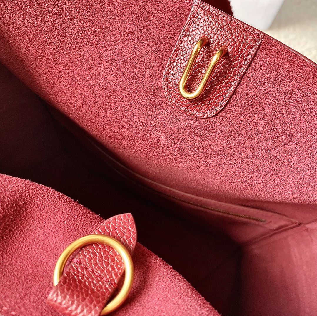 CELINE赛琳Sangle Seau 荔枝纹牛皮水桶包176593