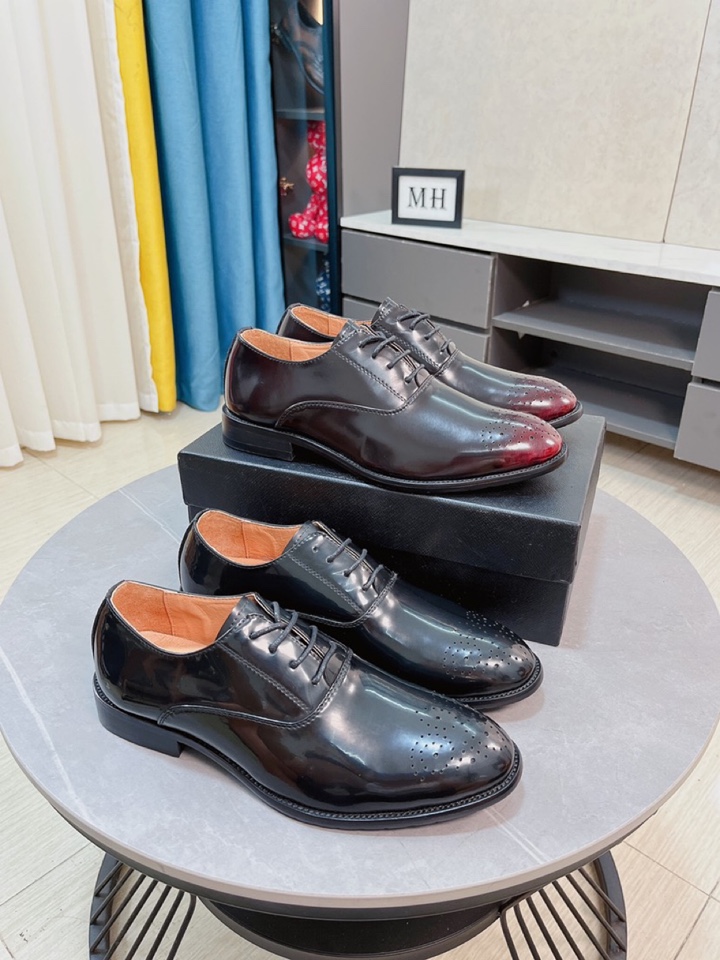 I5 PRADA 普拉达皮鞋顶级代购 男士专柜同步发售，意大利进口原版定制开边珠擦色牛皮面、全进口水染透气牛皮里垫、原厂特供原版成型底超级舒适，