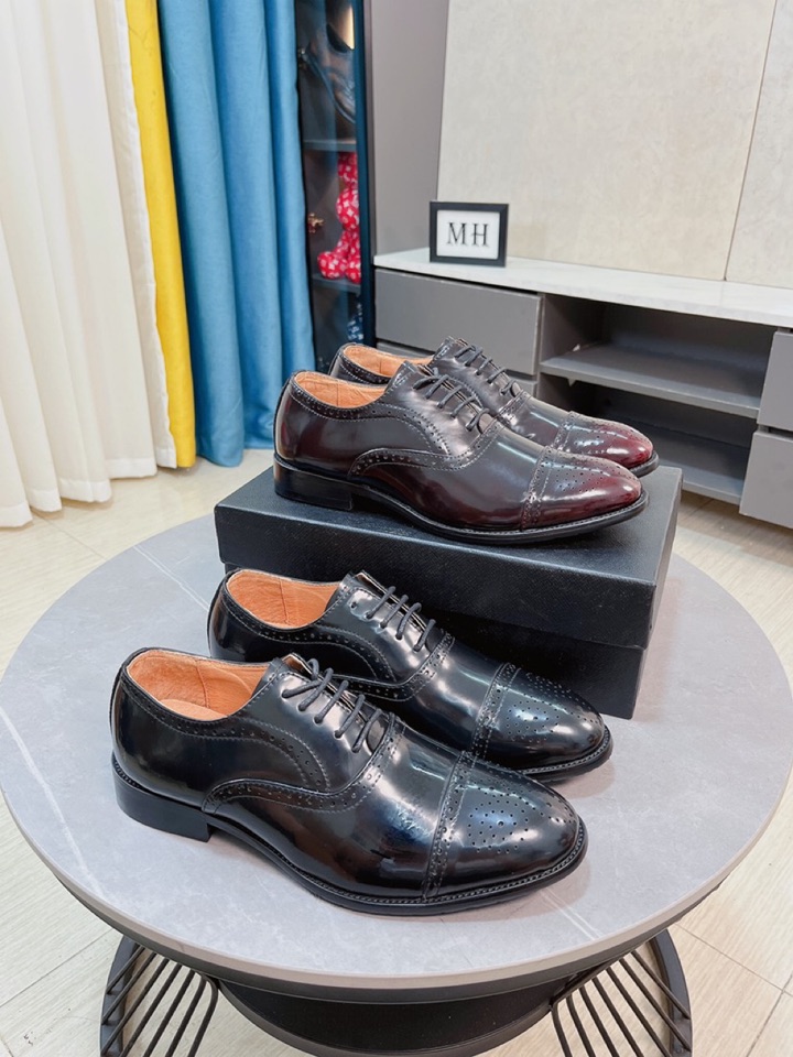 I5 PRADA 普拉达皮鞋顶级代购 男士专柜同步发售，意大利进口原版定制开边珠擦色牛皮面、全进口水染透气牛皮里垫、原厂特供原版成型底超级舒适，