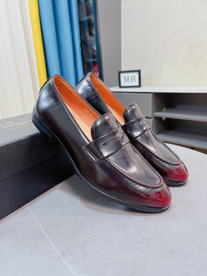 I5 PRADA 普拉达皮鞋顶级代购 男士专柜同步发售，意大利进口原版定制开边珠擦色牛皮面、全进口水染透气牛皮里垫、原厂特供原版成型底超级舒适，