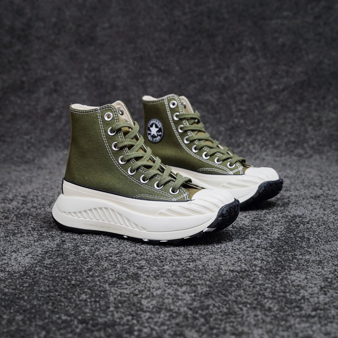 H0 Converse Chuck 70 AT-CX 匡威官方 复古厚底运动鞋 厚底鞋家族户外新成员，自由的舒适脚感，加入醒目的机能风元素轻松占领户外高地，街区之间来去自如全新鞋型高调登场，踩出高节拍官方