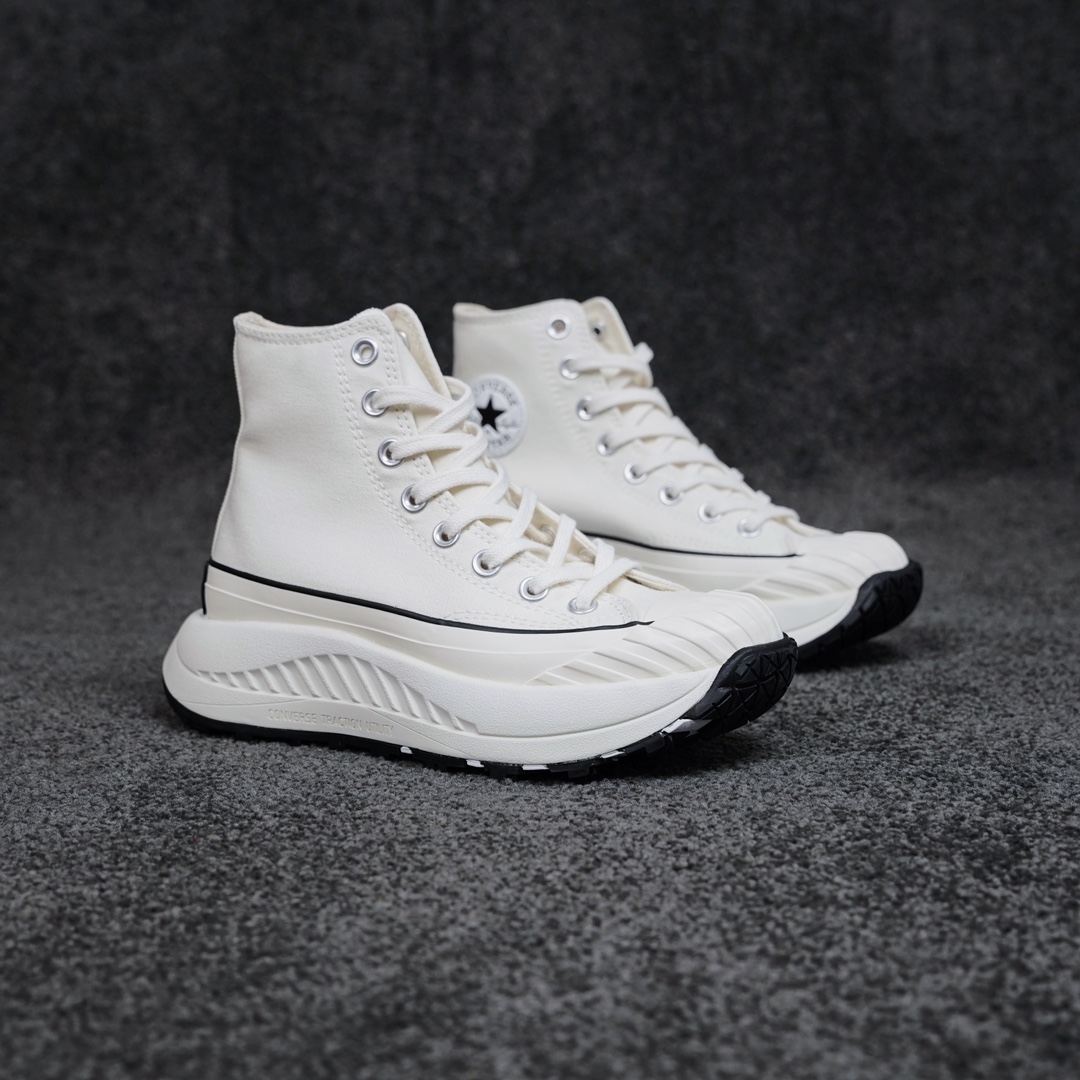 H0 Converse Chuck 70 AT-CX 匡威官方 复古厚底运动鞋 厚底鞋家族户外新成员，自由的舒适脚感，加入醒目的机能风元素轻松占领户外高地，街区之间来去自如全新鞋型高调登场，踩出高节拍官方