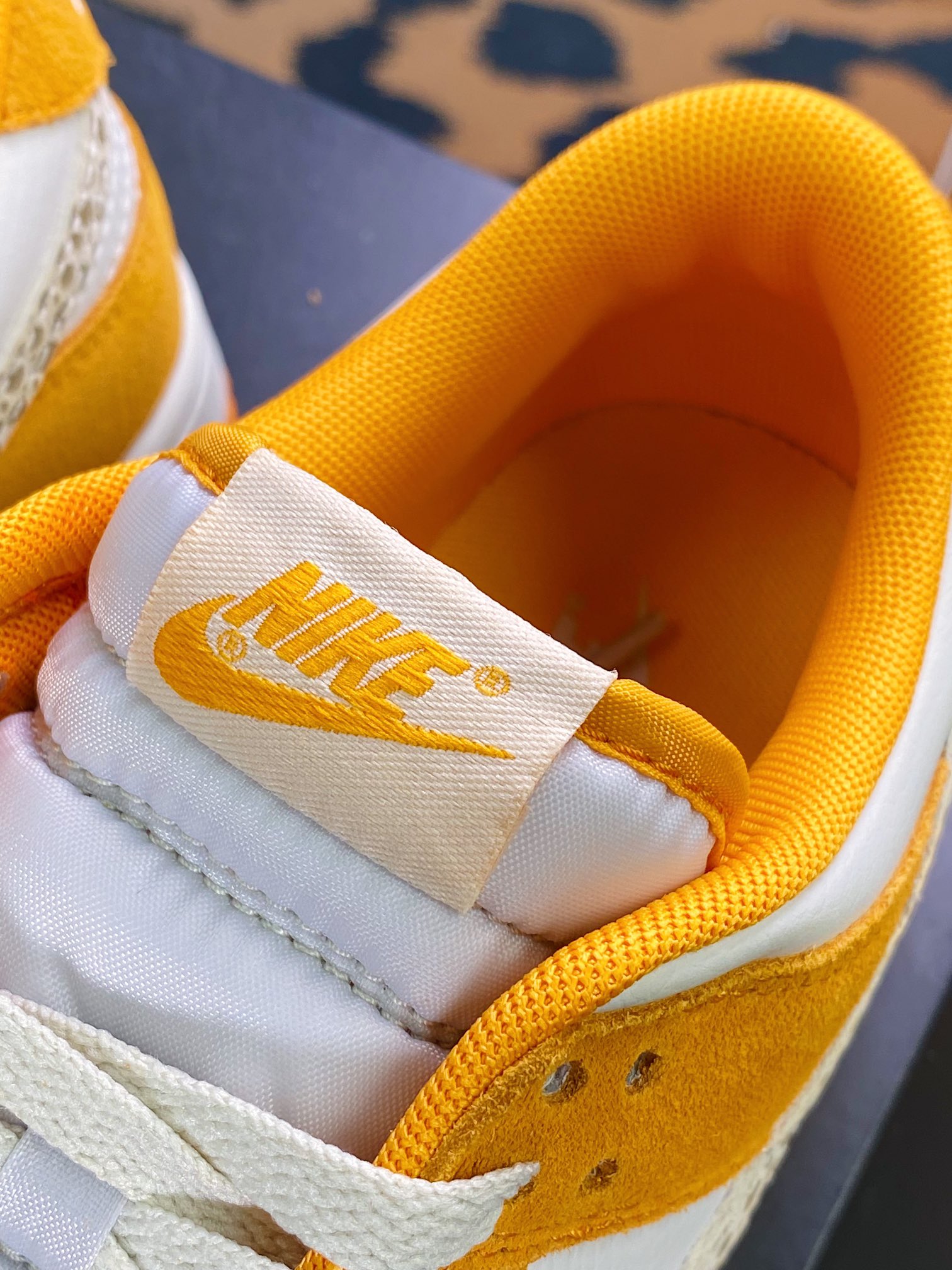 280 SB Dunk Low SE”Safari Swoosh”扣篮系列低帮休闲运动滑板板鞋“橙黄米白石斑纹钩子”DR0156-800
