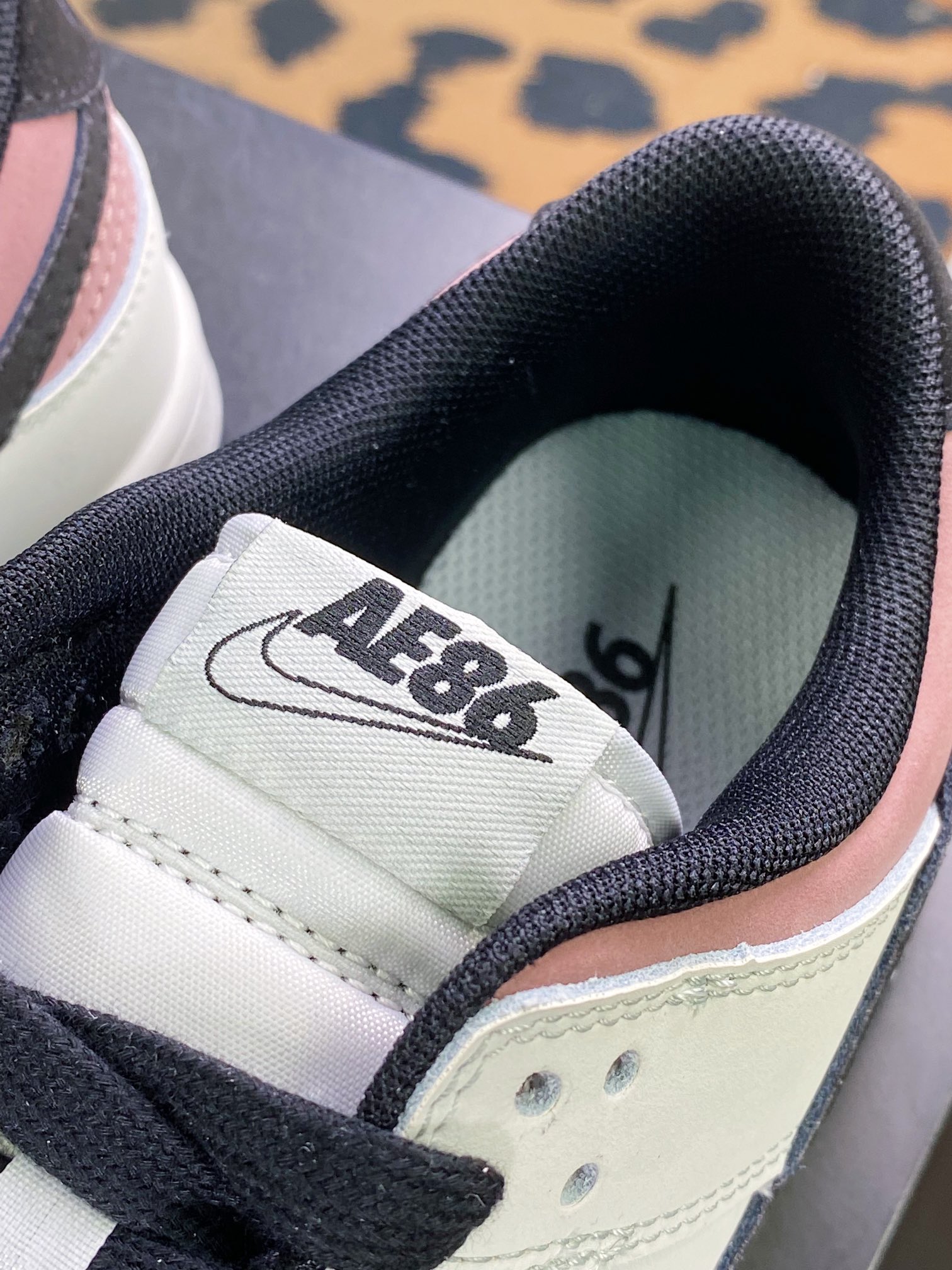 320 男《头文字D》x SB Dunk Low”INITIAL D/Toyota AE86”扣篮系列低帮休闲运动滑板板鞋“米白黑紫藤原拓海”DD1391-107