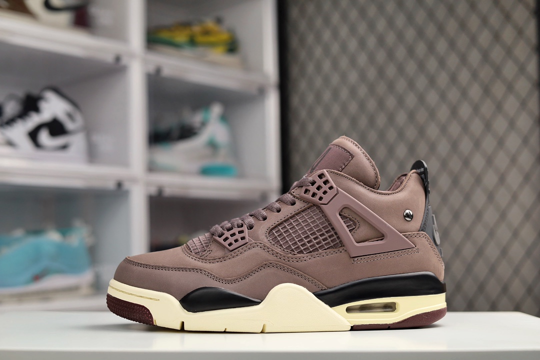 J5 【官方纯原版本 诠释市场最强四代】A Ma Manire x Air Jordan 4 Retro “Violet Ore” AJ4 x AMM超强联名 暗紫麂皮 全码出货通知 纯原市场最高工艺复刻 无色差修正原盒原配 独家配原鞋拆解开发原厂进口织唛标 一致匹配原版原楦原纸板开发 全市场最纯正四代版型原底真实气垫 回弹反馈充足完美鞋楦打造 市面最高工艺 一切细节如图实拍，所见所得原装头层皮冲裁 仅皮料成本碾压市售“最高版本”