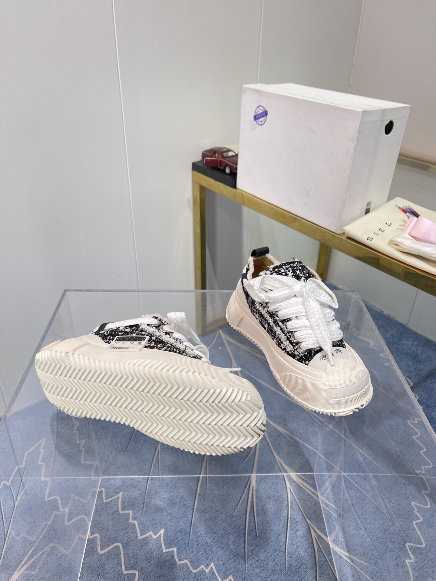 Xvesel-SmileRepublic: Autumn 2022 Collection of Customized Shoes with Iconic Logos - 图片 7