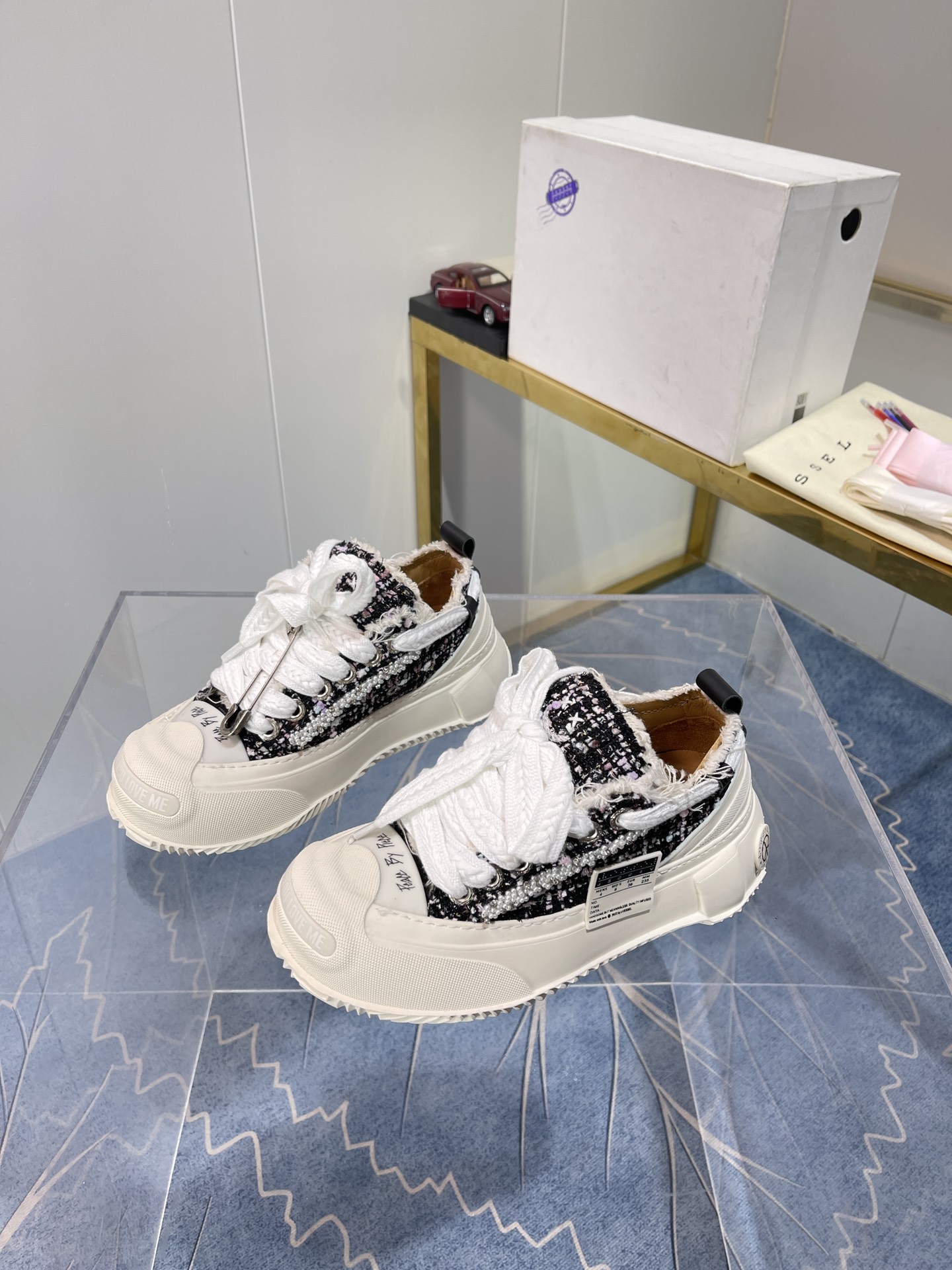 Xvesel-SmileRepublic: Autumn 2022 Collection of Customized Shoes with Iconic Logos