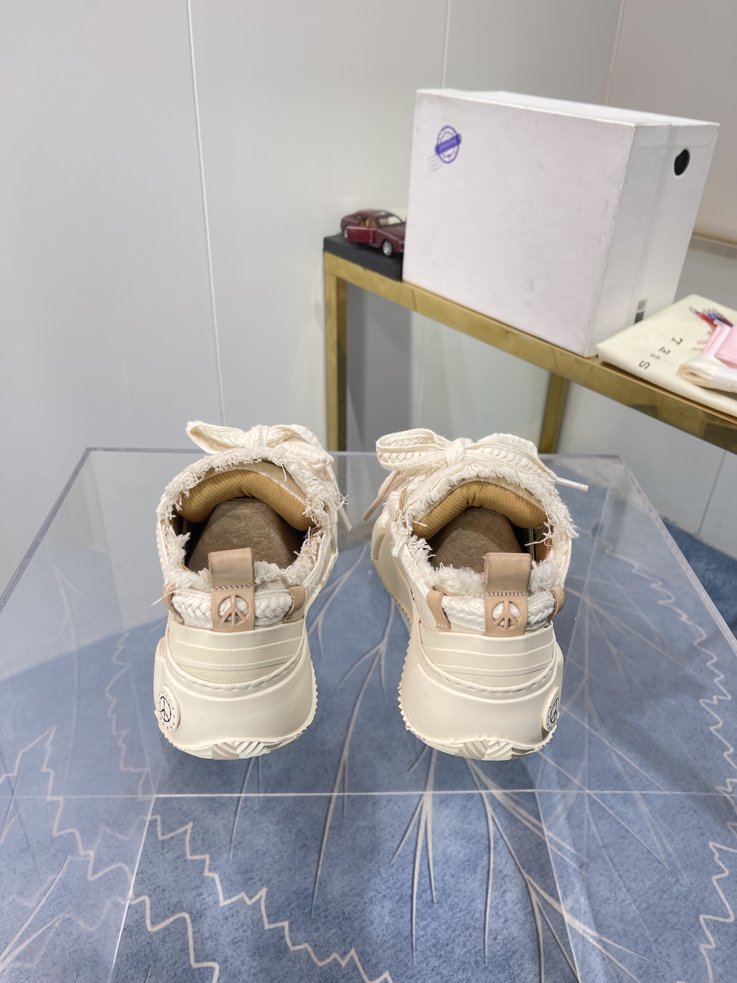 Xvesel-SmileRepublic: Unique Collaboration with American Brand for Autumn 2022 Footwear - 图片 8