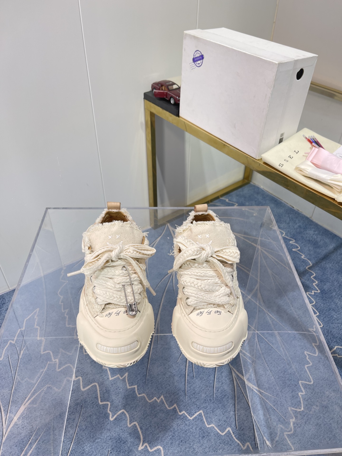 Xvesel-SmileRepublic: Unique Collaboration with American Brand for Autumn 2022 Footwear - 图片 4